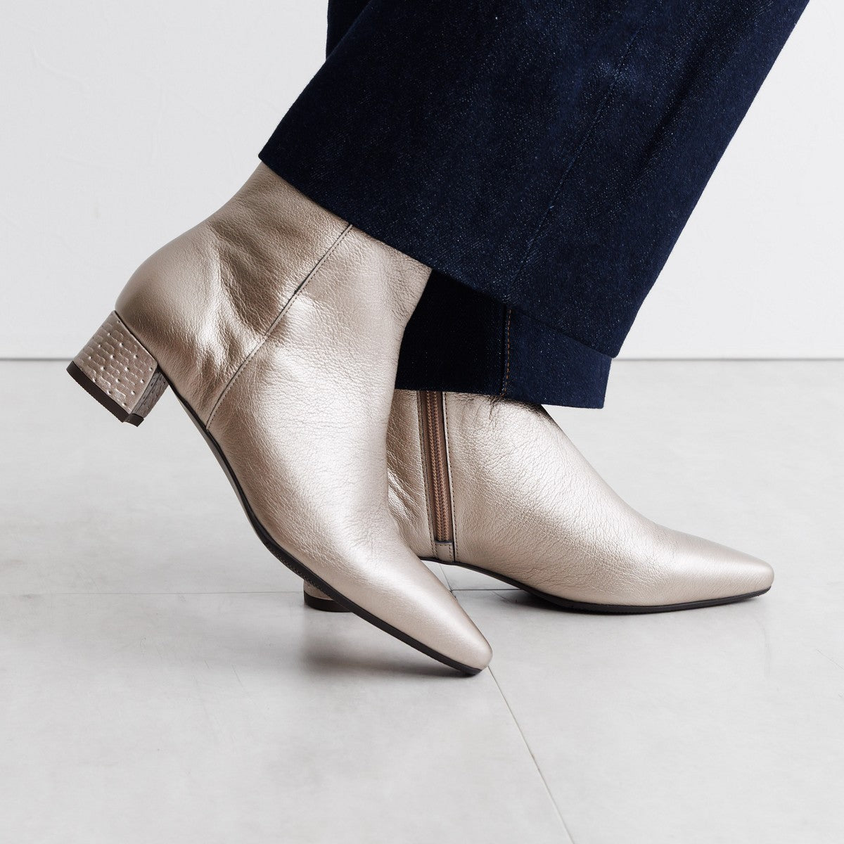 SALE】ポインテッドトゥショートブーツ/651402