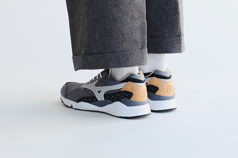 MIZUNO、伊レザーブランドIL BISONTEとコラボスニーカー発売