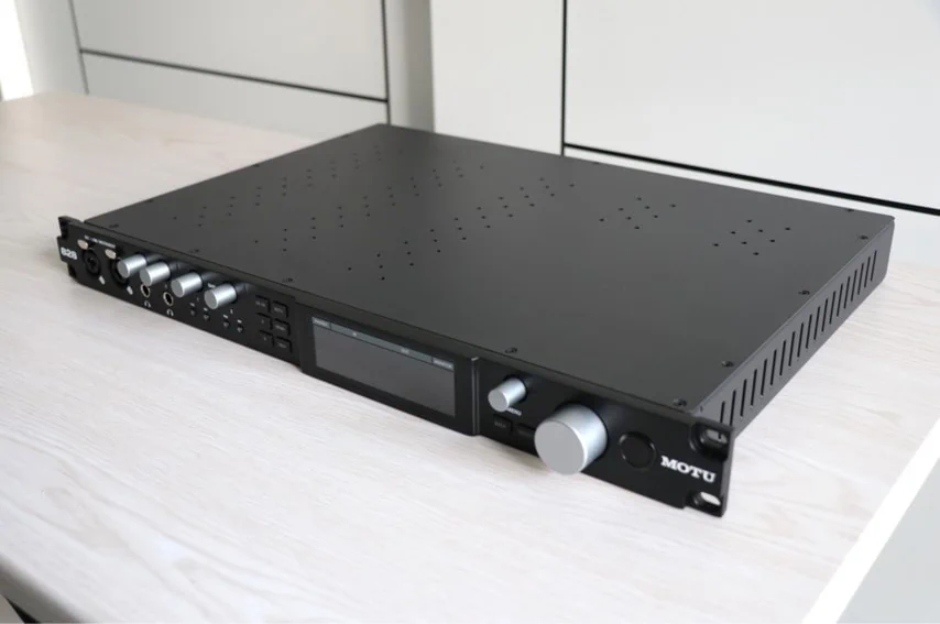 MOTU 828をレビュー。卓越したオーディオクオリティと機能性を実現した