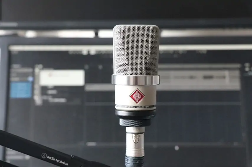 NEUMANN TLM 102をレビュー。ボーカル・アコギ録りに最適な高音質
