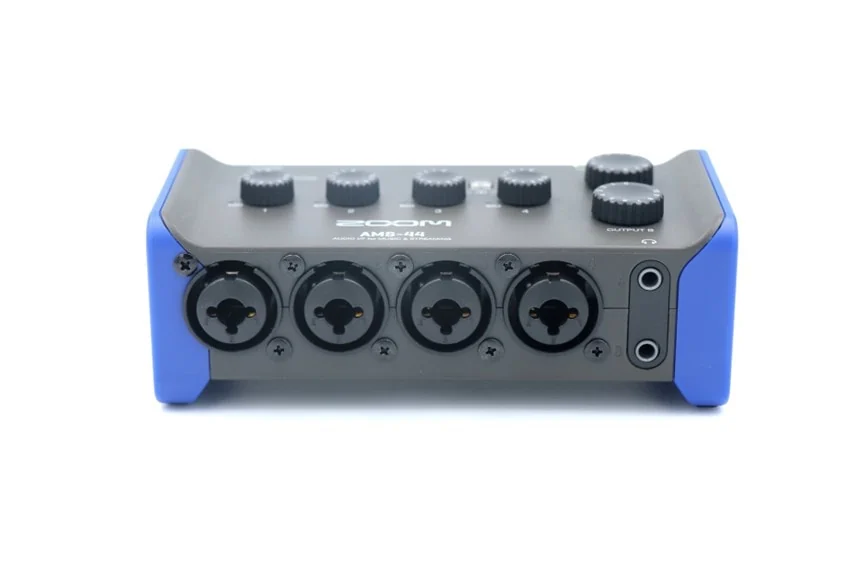 ZOOM AMS-44をレビュー。ハンディサイズで入力端子が豊富なオーディオ