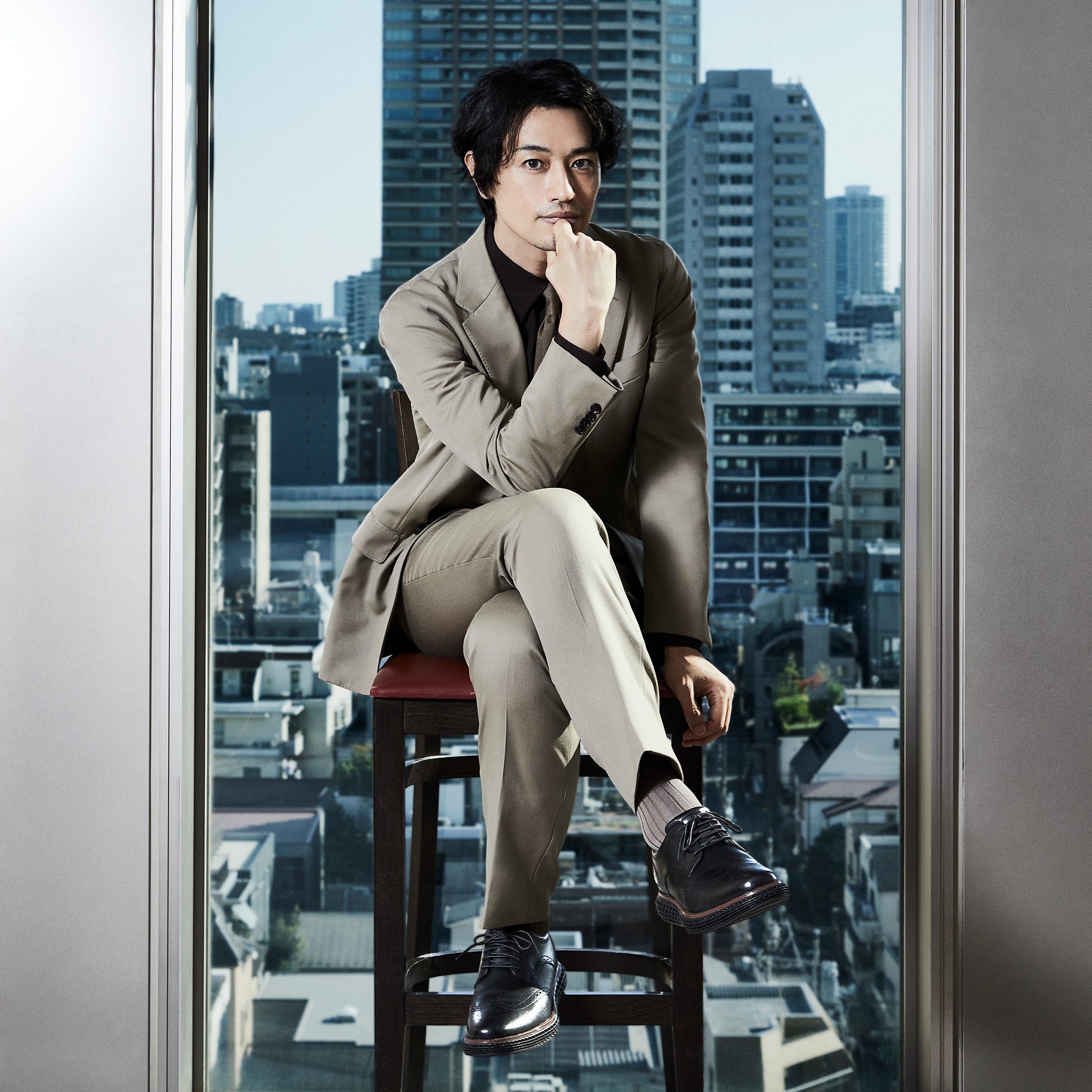 斎藤 工が履きこなすコール ハーン。ビジネスシーンとオフタイムを