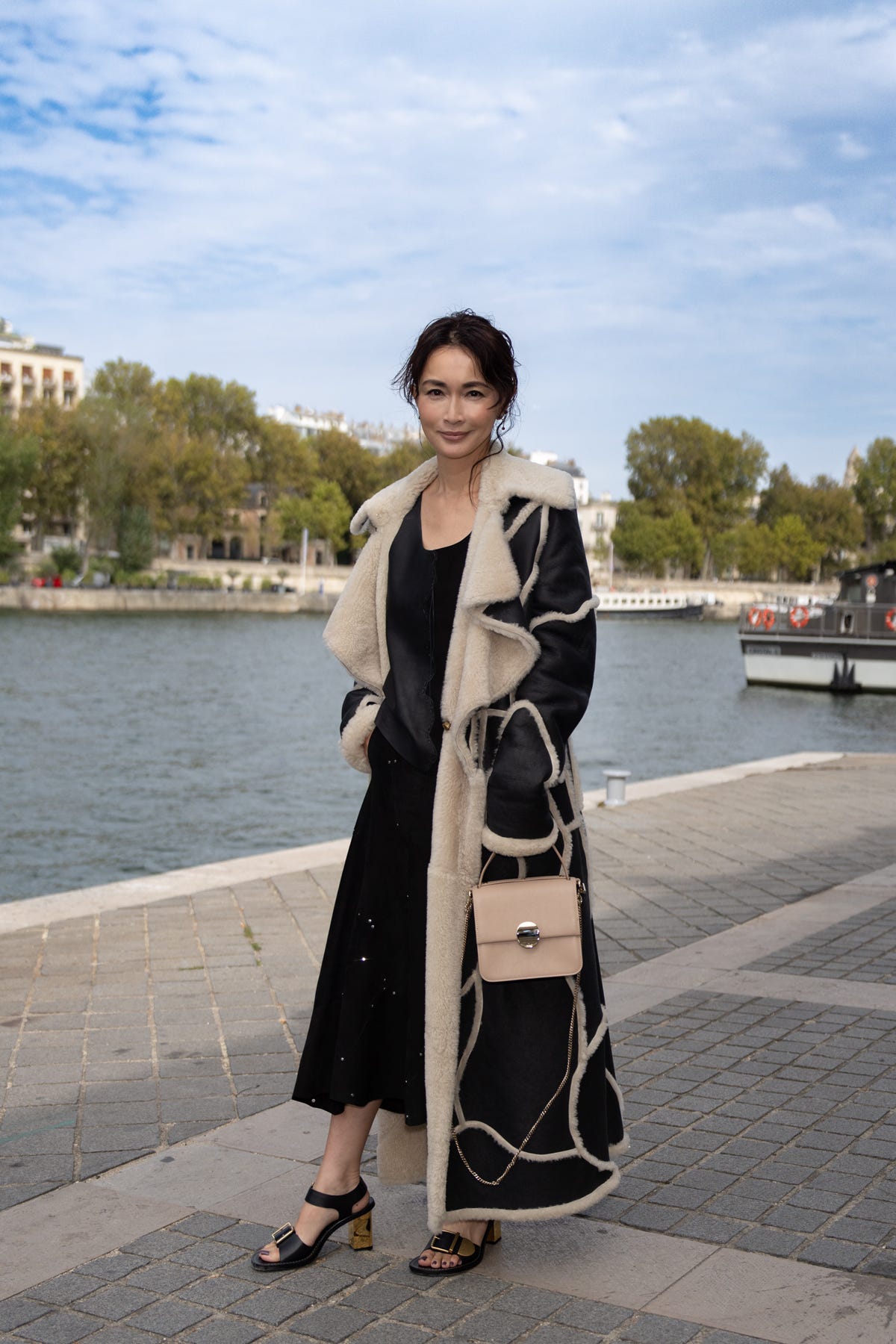 長谷川京子 、パリでフレンチスタイルを体現！「クロエ」2024年春夏