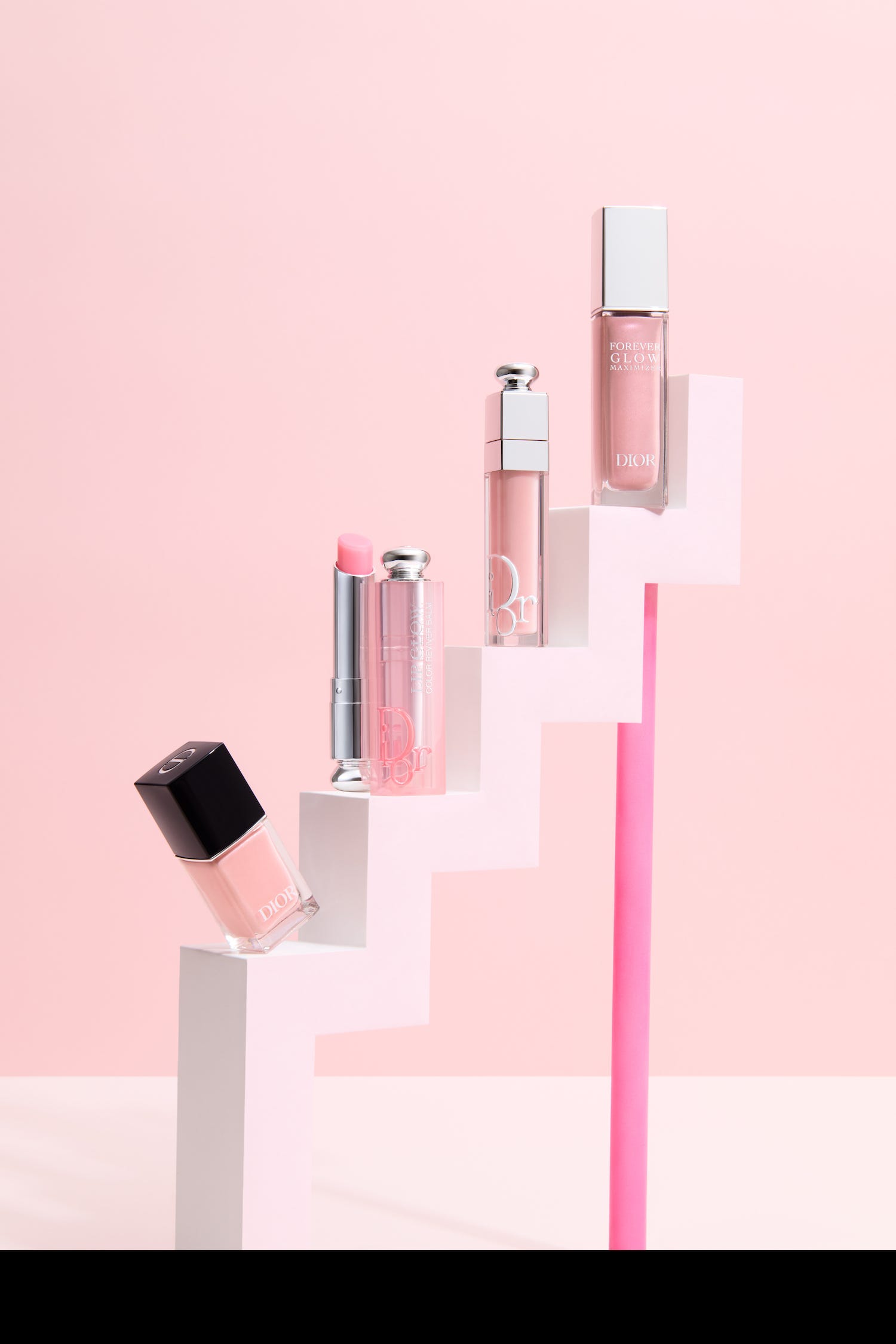 ディオール」のビューティアイテムと遊ぶピンクの世界へナビゲート！
