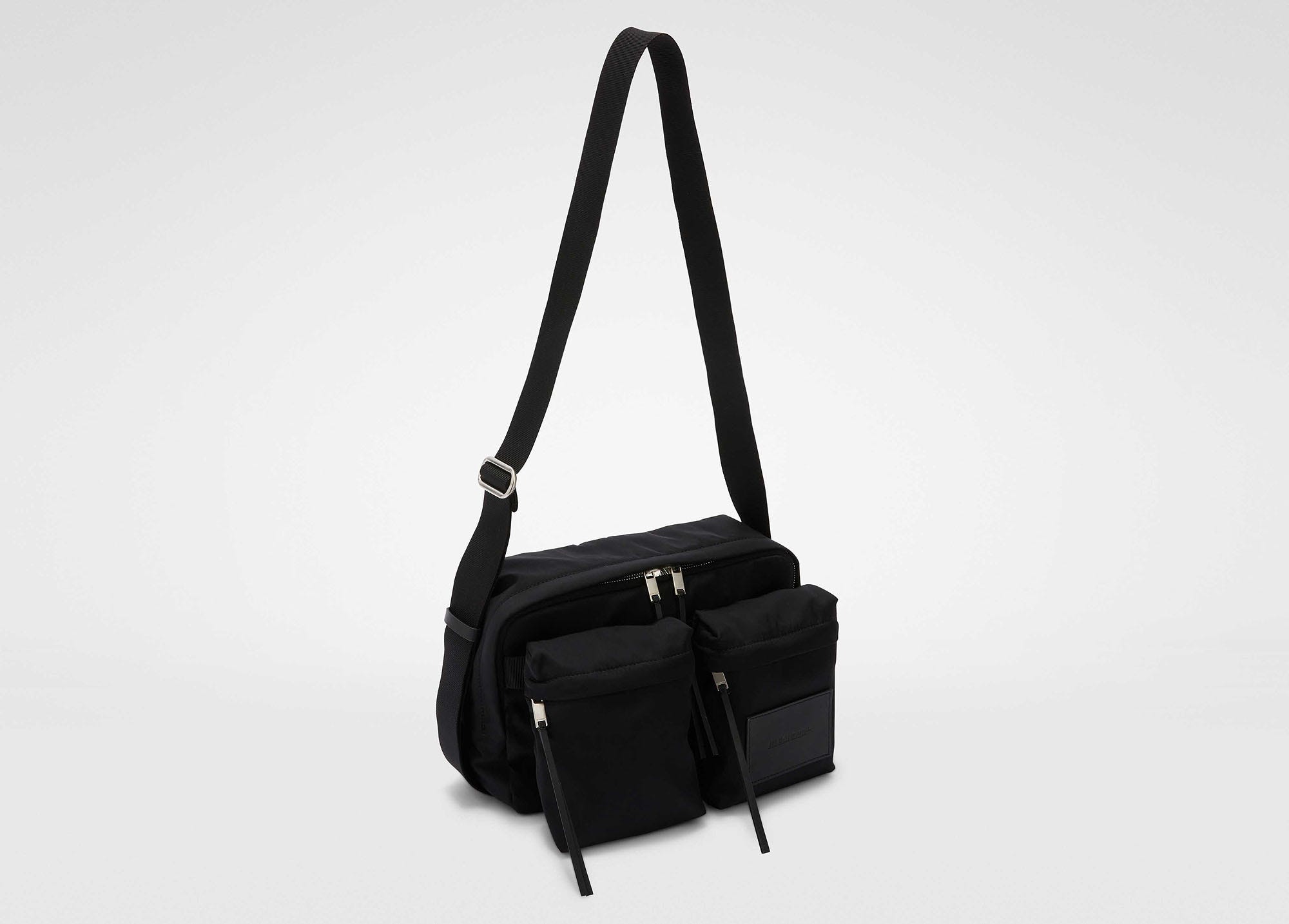 2025年春夏】ジル サンダーの黒ショルダーバッグ6選。上質で機能的な