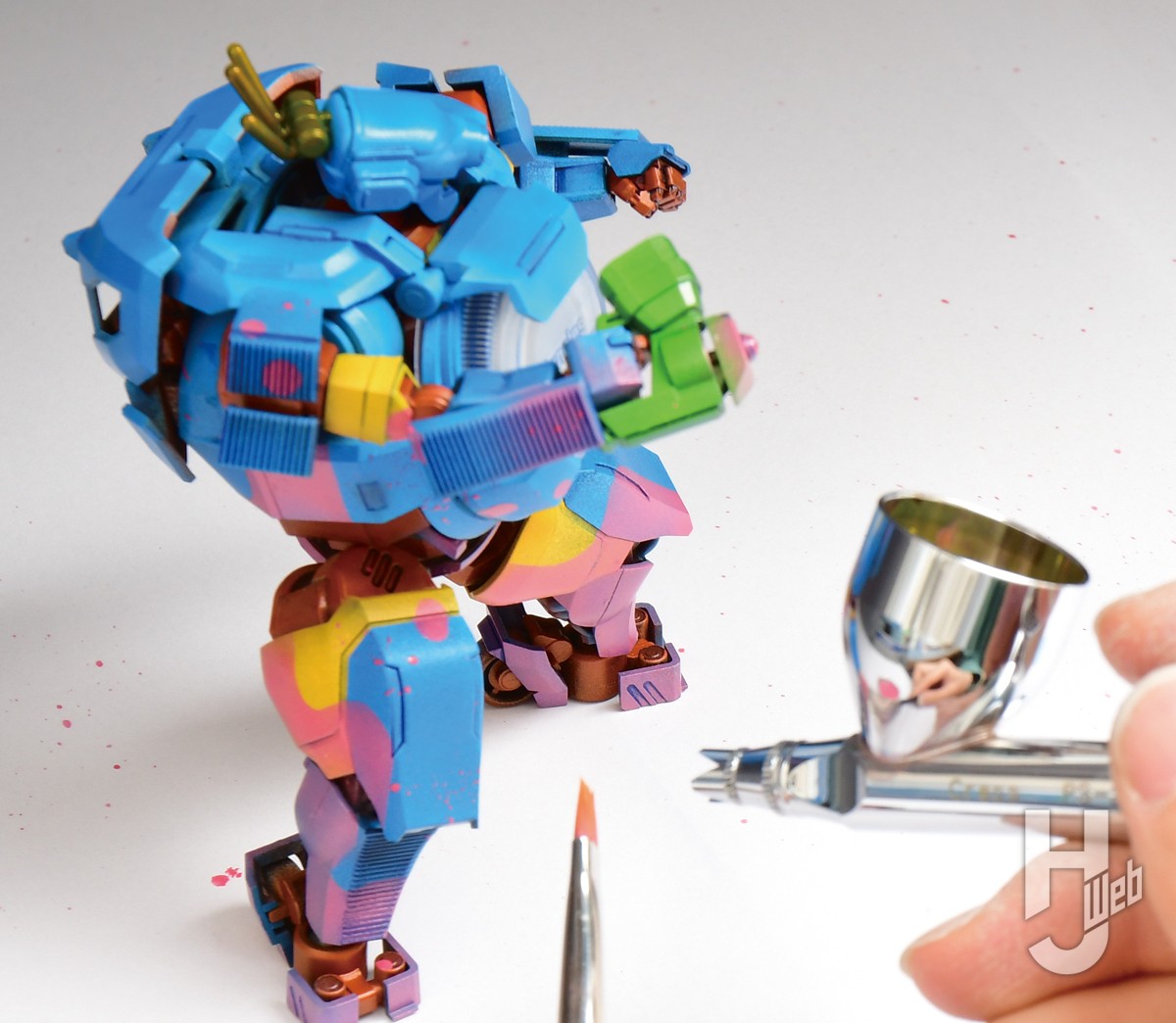 ガイアノーツ定番塗料が缶スプレーに！新登場の「サーフェイサーエヴォ