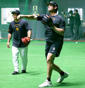 日本一有名な空振り写真”は撮影者が不明 誰もが魅了された長嶋茂雄さん