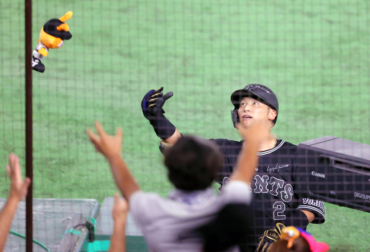 巨人】吉川尚輝「めちゃくちゃかっこいい」黒ユニで1か月ぶり6号…5