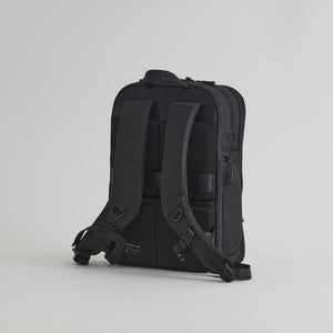 One mini｜毎日使って、そのまま旅へ。分割×圧縮で整うリュック