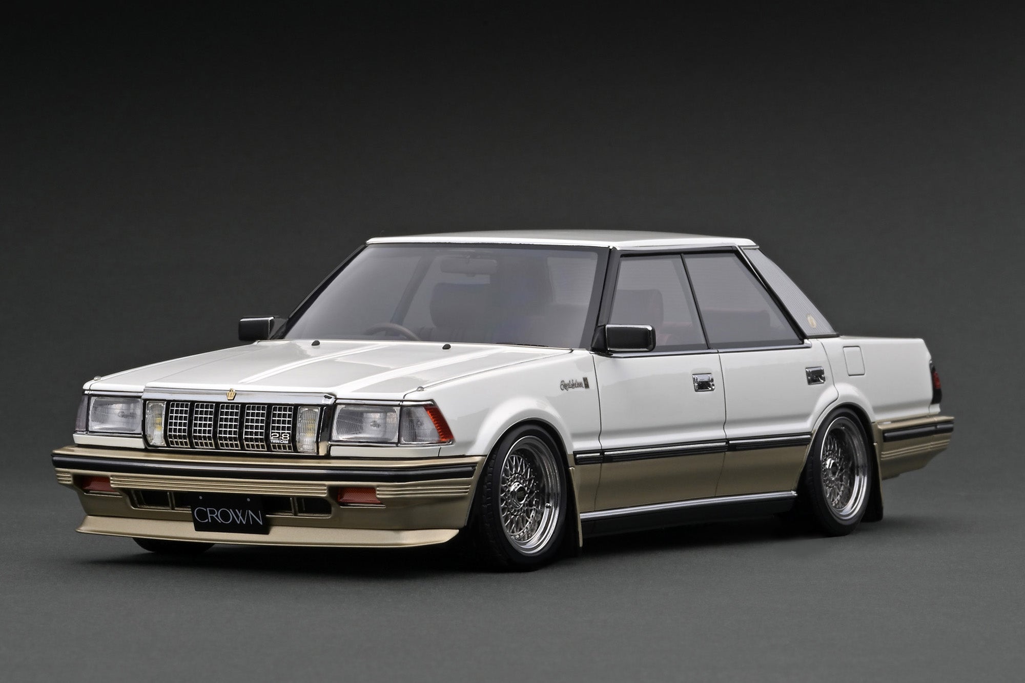 Ignition Model 1:18 Toyota Crown 2.8 Royal Saloon G (120) (3