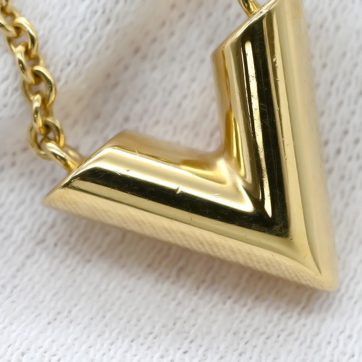 ルイヴィトン LOUIS VUITTON エッセンシャル V M00857 ゴールド GP