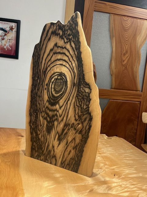 黒柿孔雀杢 大阪へお嫁入 | 一枚板テーブル 家具工房鳳山堂