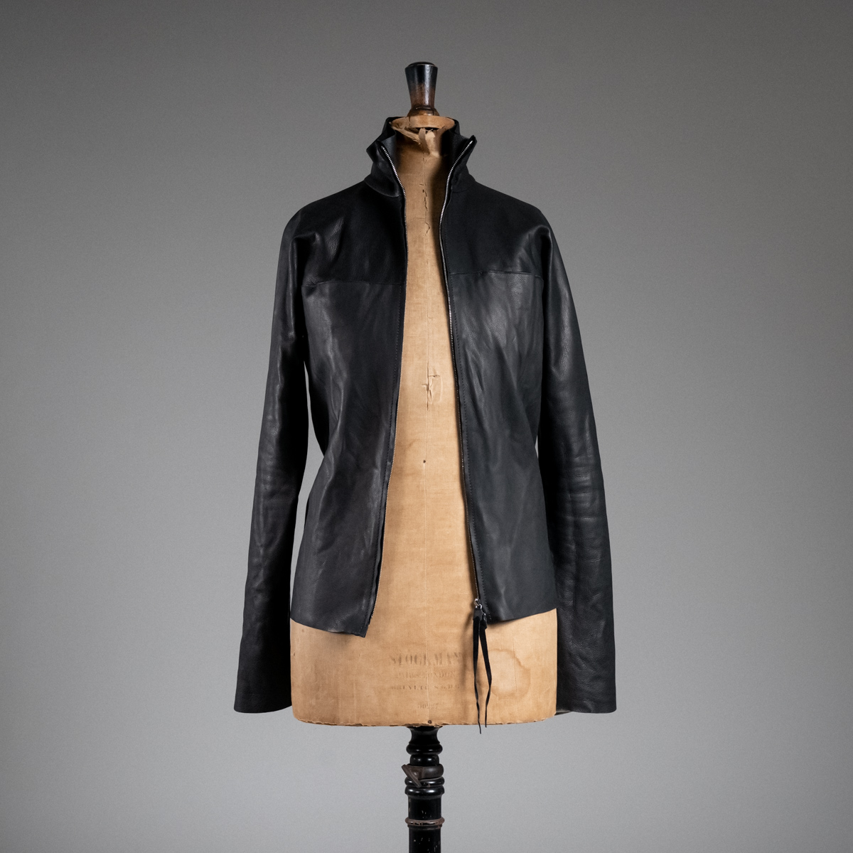 m.a+ ジップ トールカラー レザーシャツ | HUES 福岡セレクトショップ