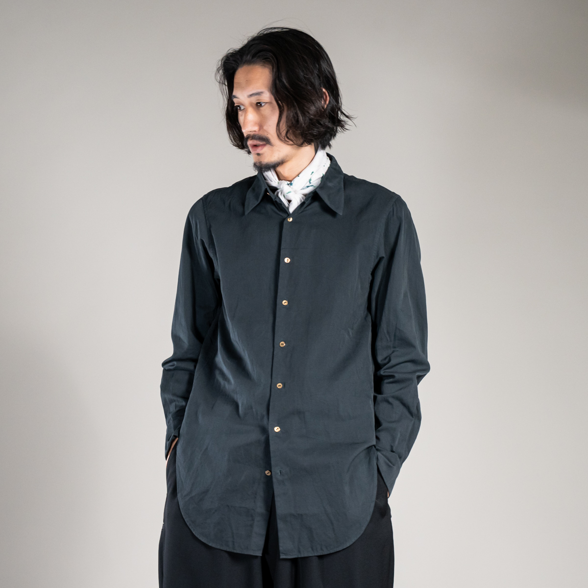 アラキ ユウの特別なシャツが到着 | HUES 福岡セレクトショップ