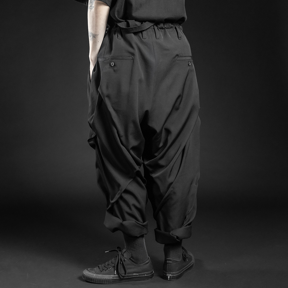 ヨウジヤマモト25AW ランダムタックパンツ | HUES 福岡セレクトショップ