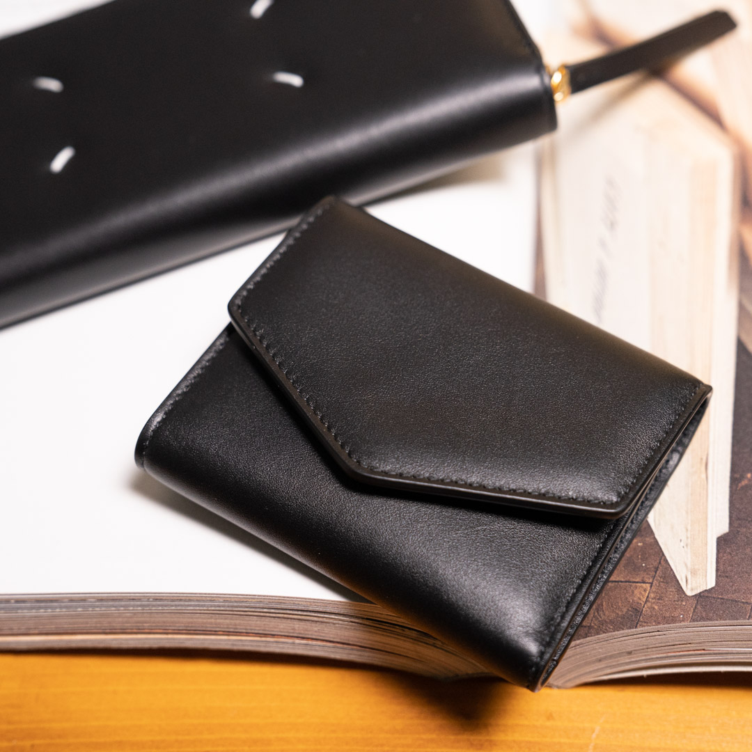 メゾンマルジェラのトリフォールド ウォレット 2022年秋冬モデル