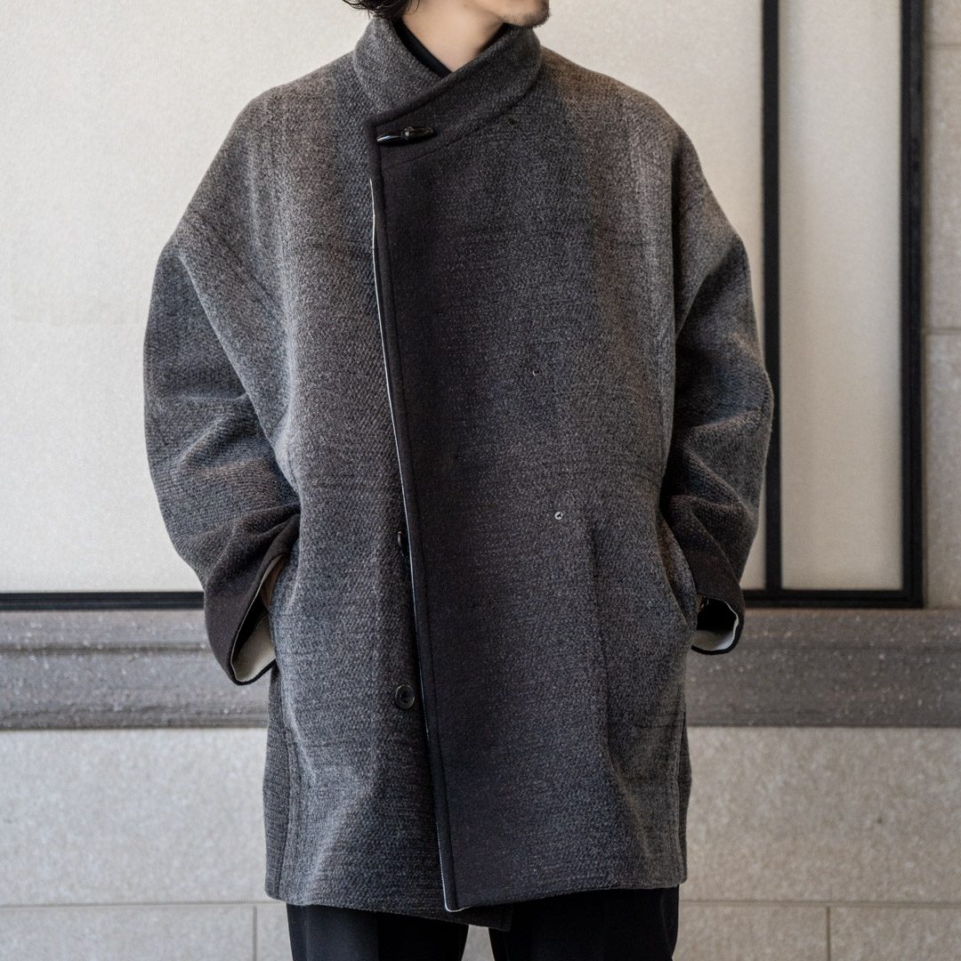 イレニサのリバーシブル スタンドカラー ハーフコート | HUES 福岡