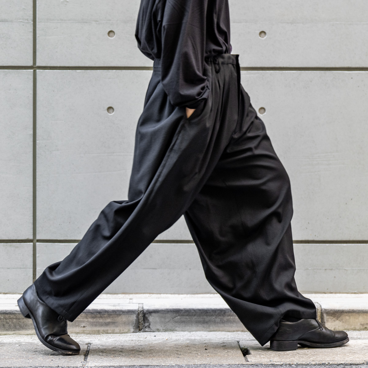 YOHJI YAMAMOTO 12本タックパンツ | HUES 福岡セレクトショップ