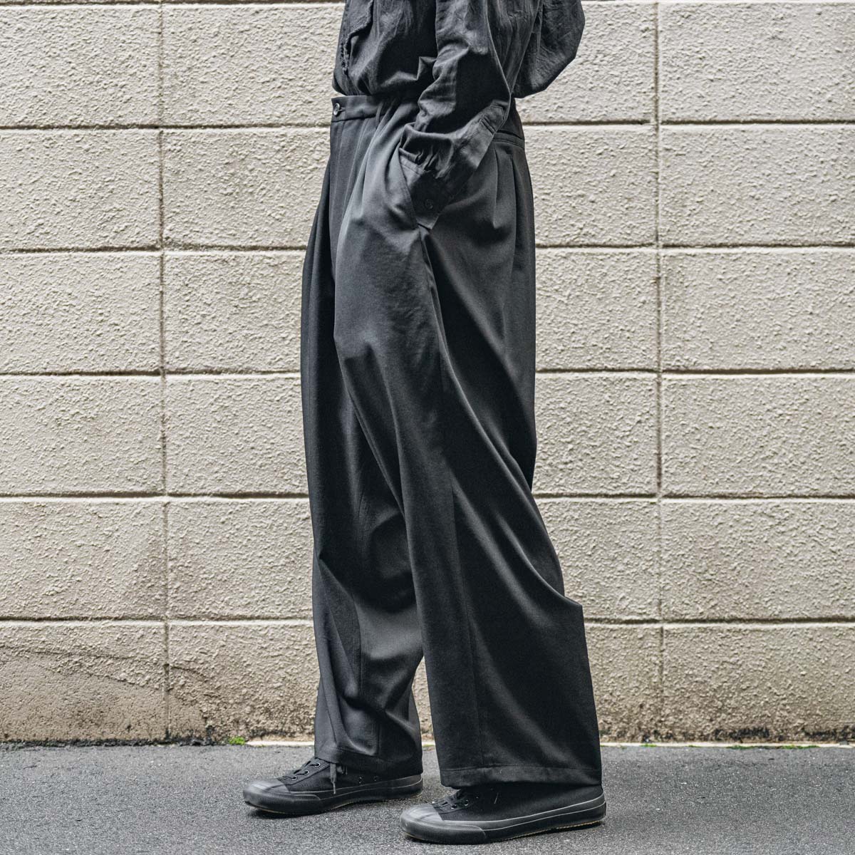 YOHJI YAMAMOTO 12本タックパンツ | HUES 福岡セレクトショップ