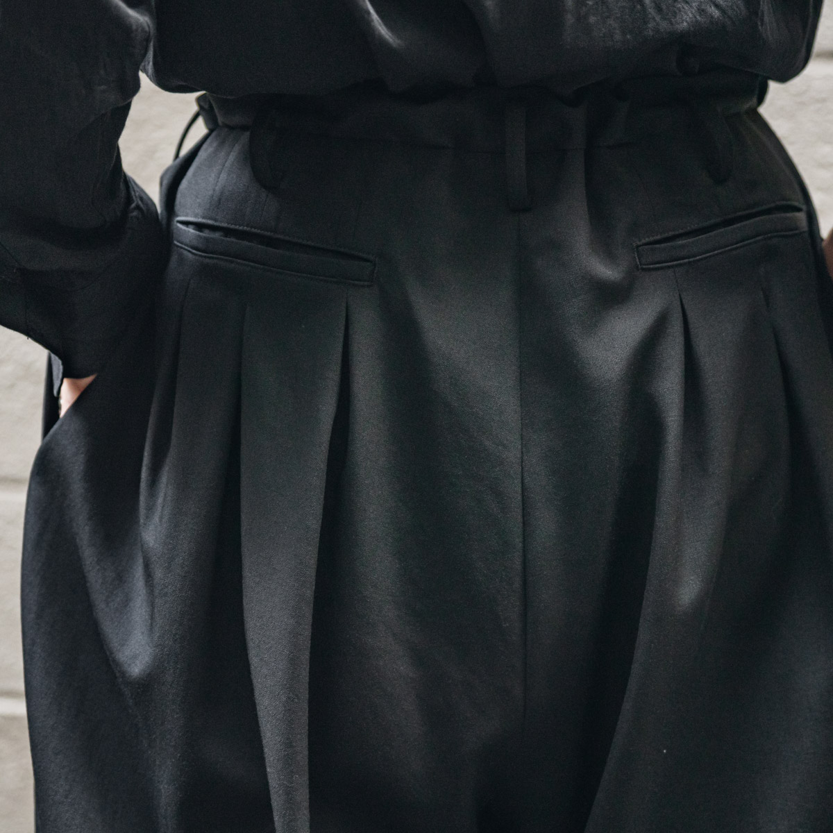 YOHJI YAMAMOTO 12本タックパンツ | HUES 福岡セレクトショップ