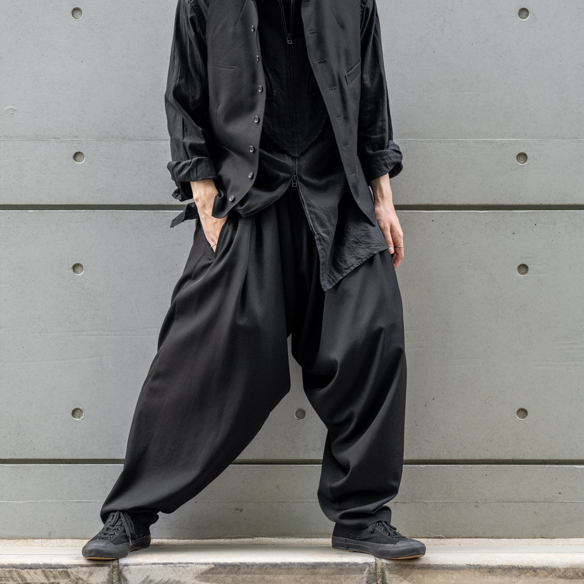 YOHJI YAMAMOTO 内ドレープパンツ | HUES 福岡セレクトショップ