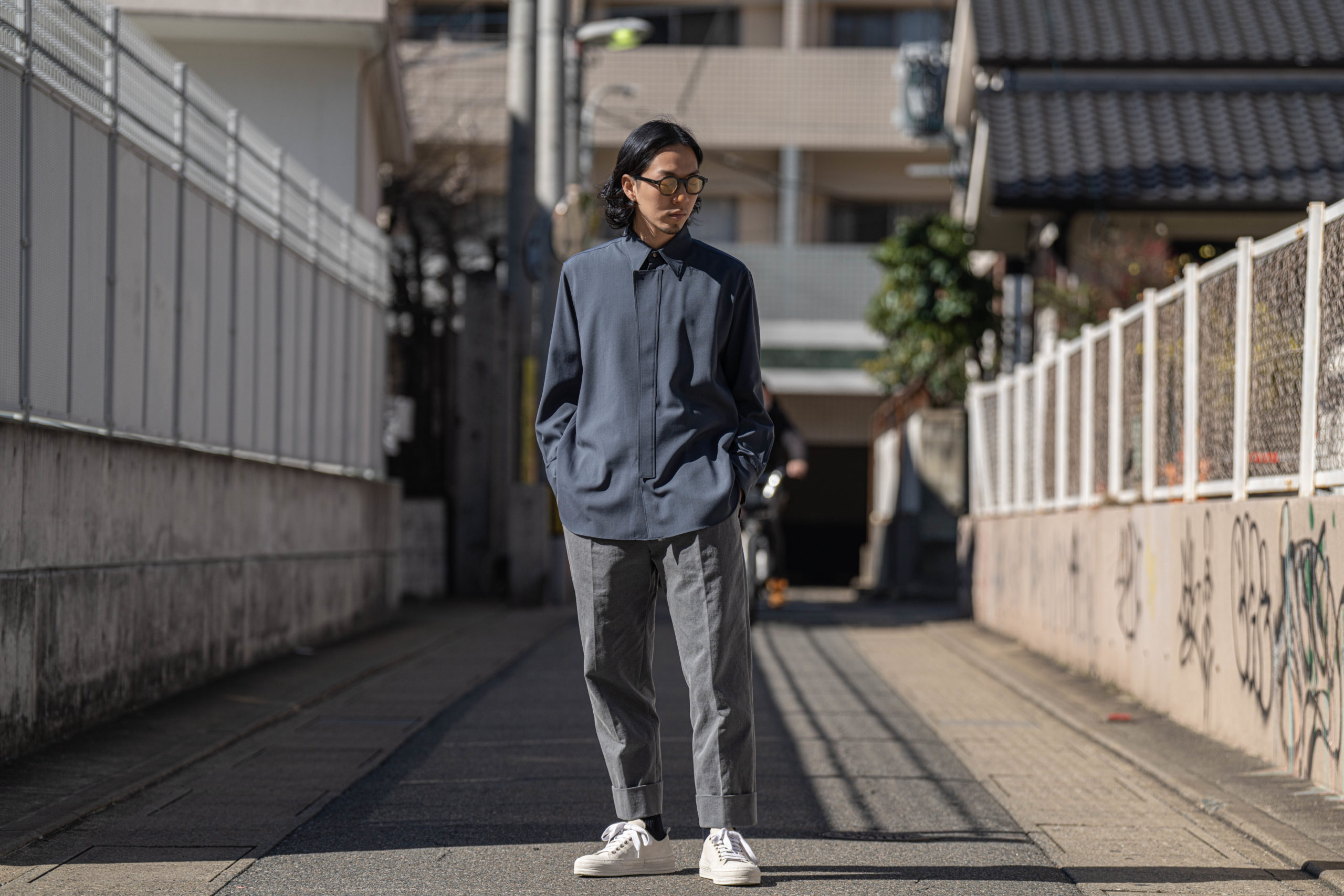 イレニサのオーナメンタル フライフロントシャツ | HUES 福岡セレクト