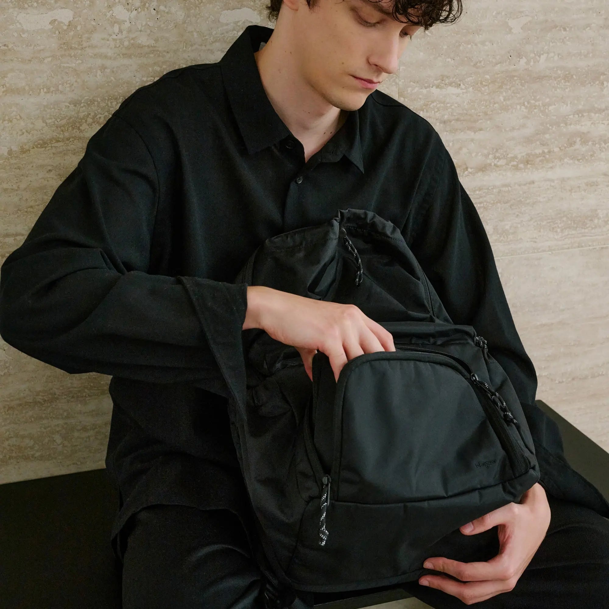 Hugoo ブラック リュックサックとポーチセット Hugoo ブラック