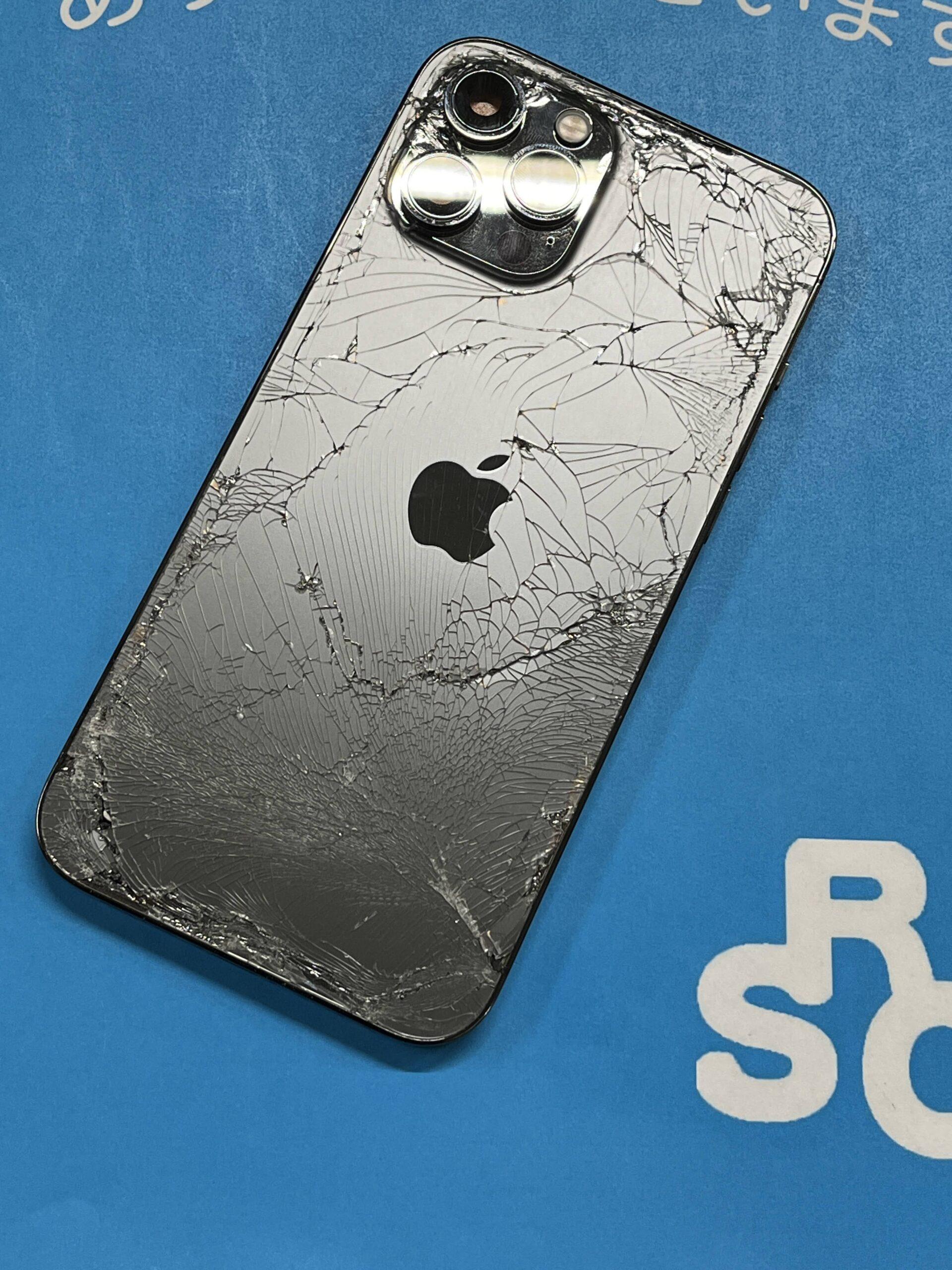 背面ガラスが割れるのはなぜ？対策も伝授 | iPhone(アイフォン)修理は