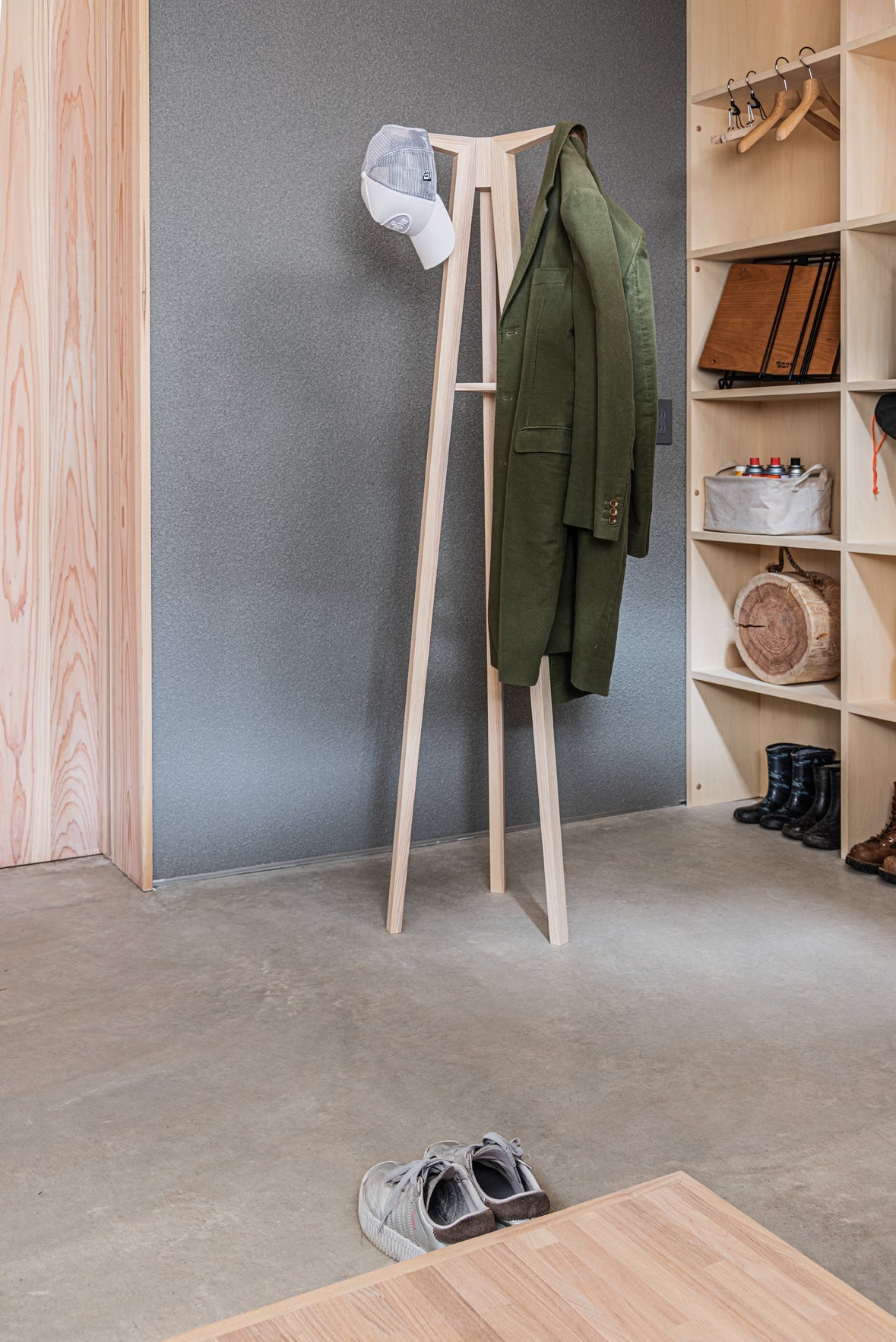 MITSUKI COAT RACK -SENDAN- | 家具産地大川発の国産家具ブランドSHIKI