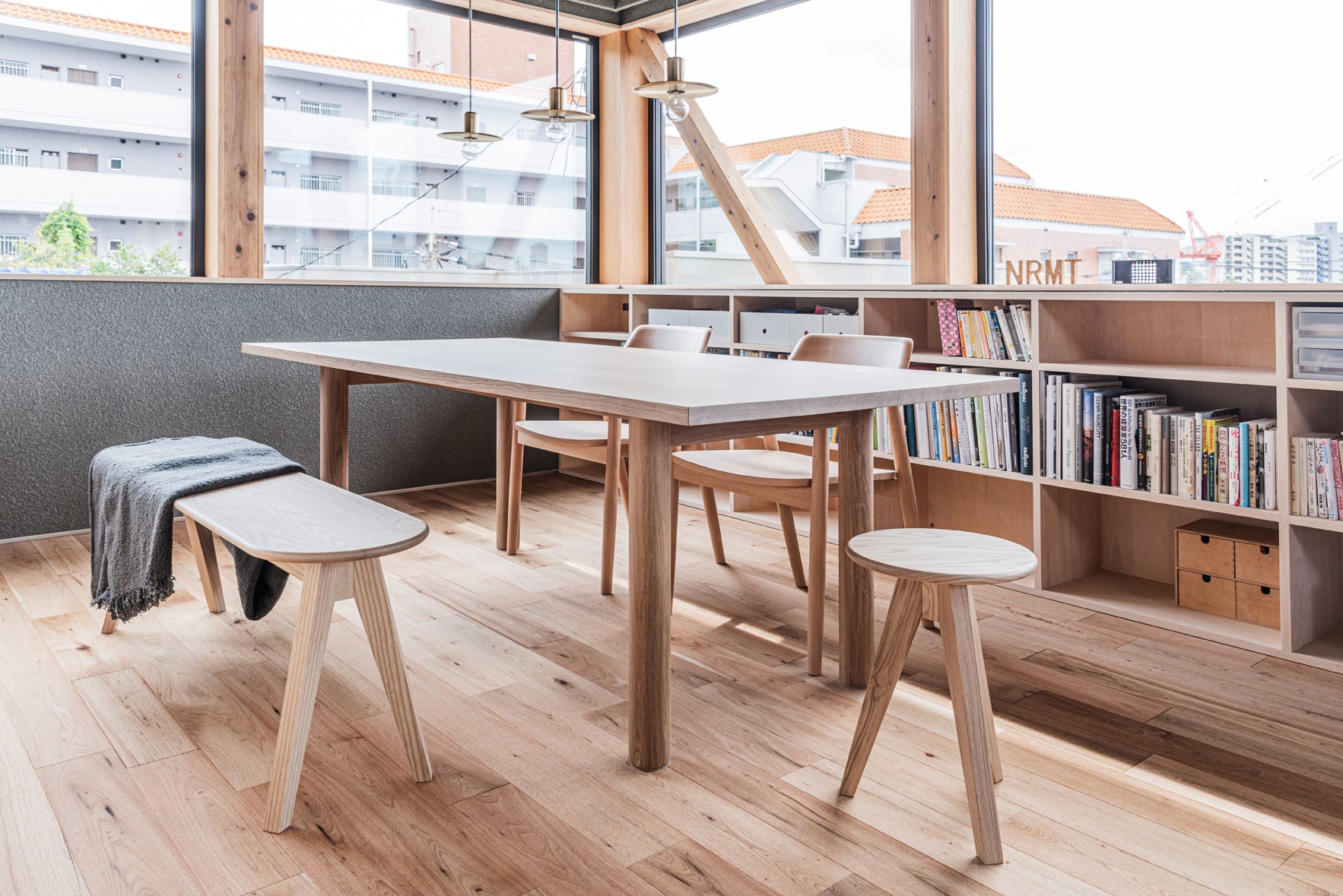 MITSUKI STOOL -WHITE ASH- | 家具産地大川発の国産家具ブランドSHIKI