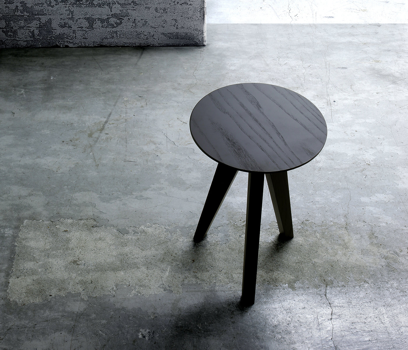 MITSUKI STOOL -檳榔子黒（BLACK）- | 家具産地大川発の国産家具