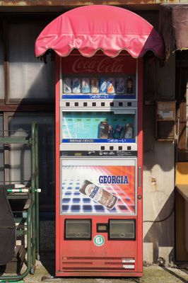 古いコカ・コーラ自販機写真、ホロ付き】レトロな画像と設置場所