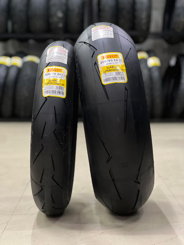 Order Pirelli Diablo Supercorsa V4 120/70ZR17 Front Tyre