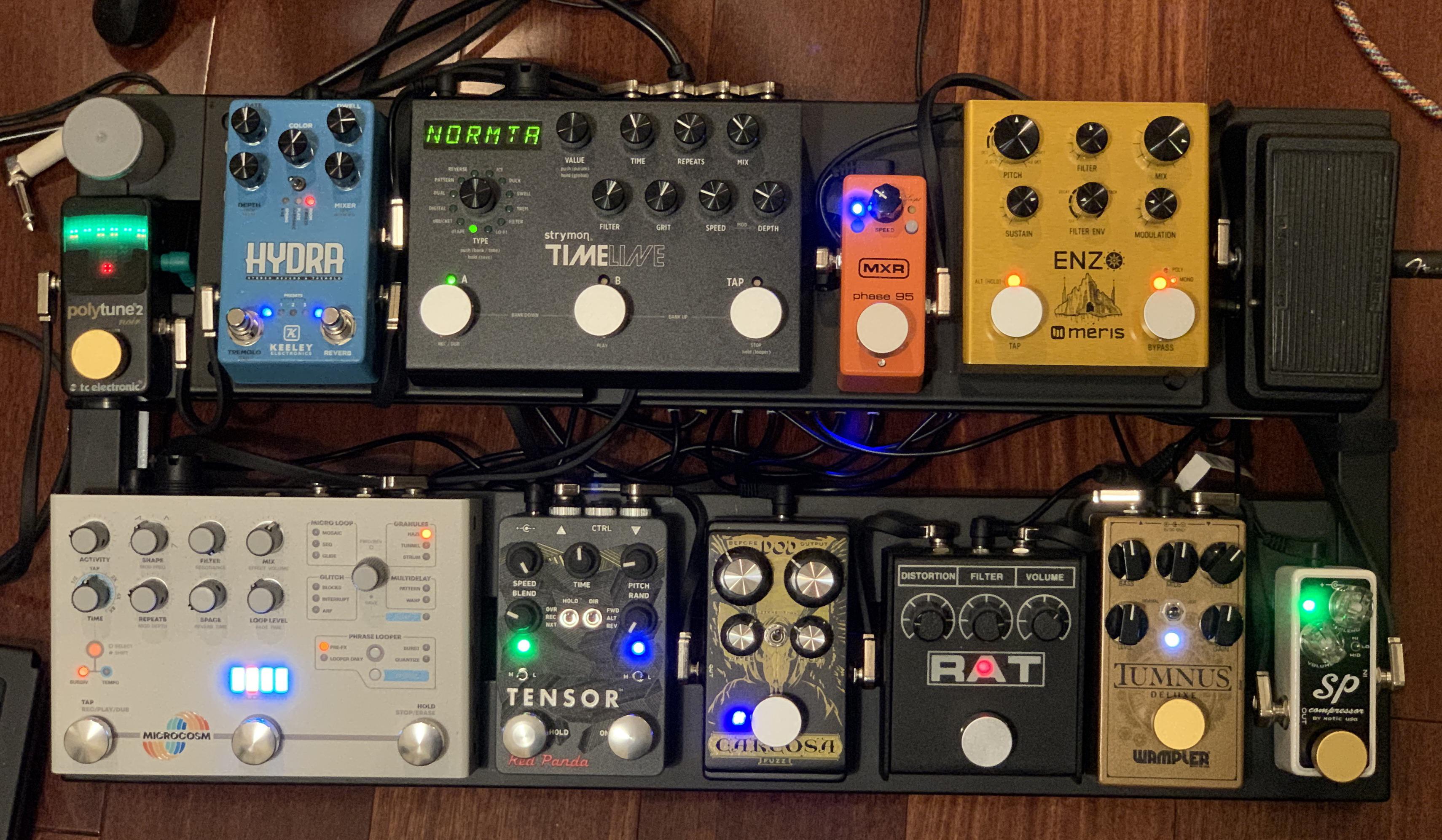 Boss ES-5 スイッチャーを買おうと思ってるんだけど、サイズ的に合う