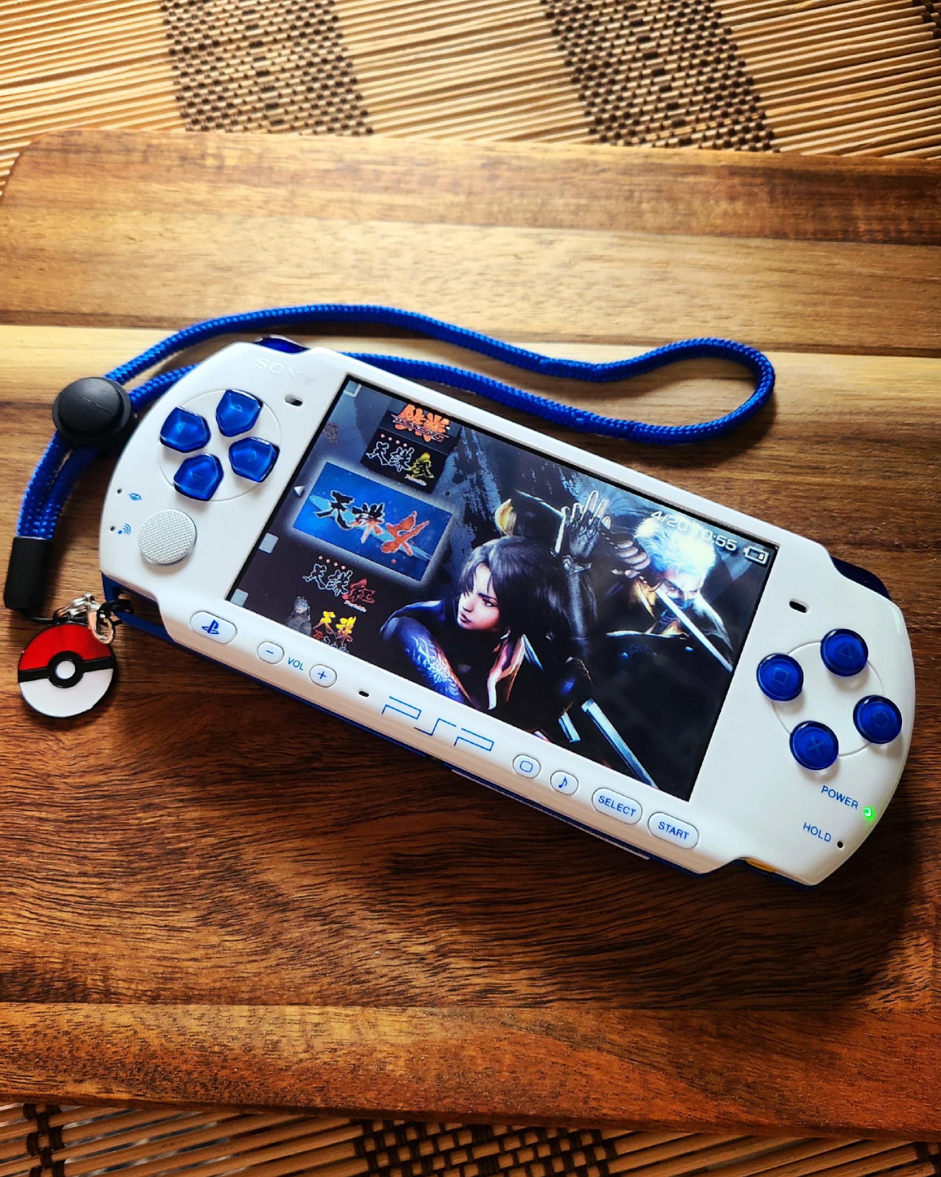 白と青の日本の輸入PSPは、史上最も美しいシステムの一つかもしれない