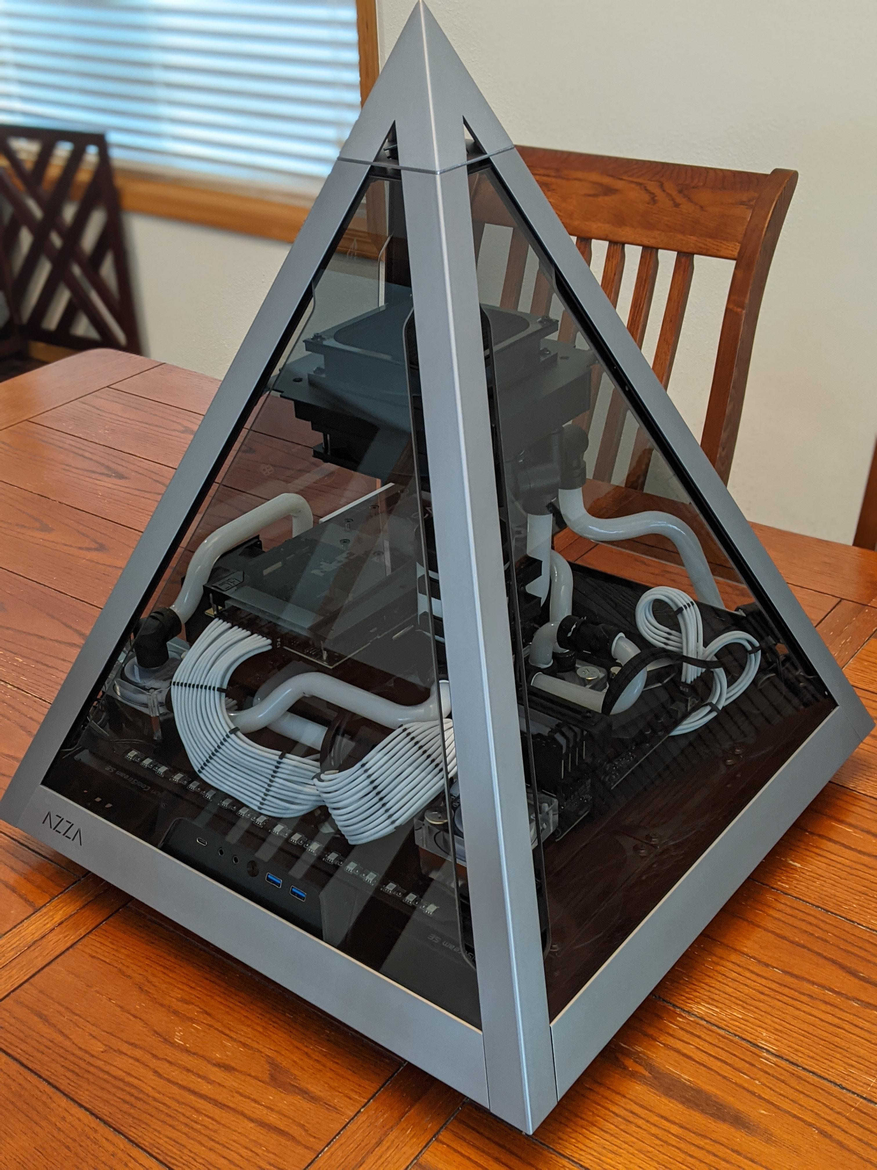 My first watercooled build in Azza Pyramid L with 3090 Kingpin and