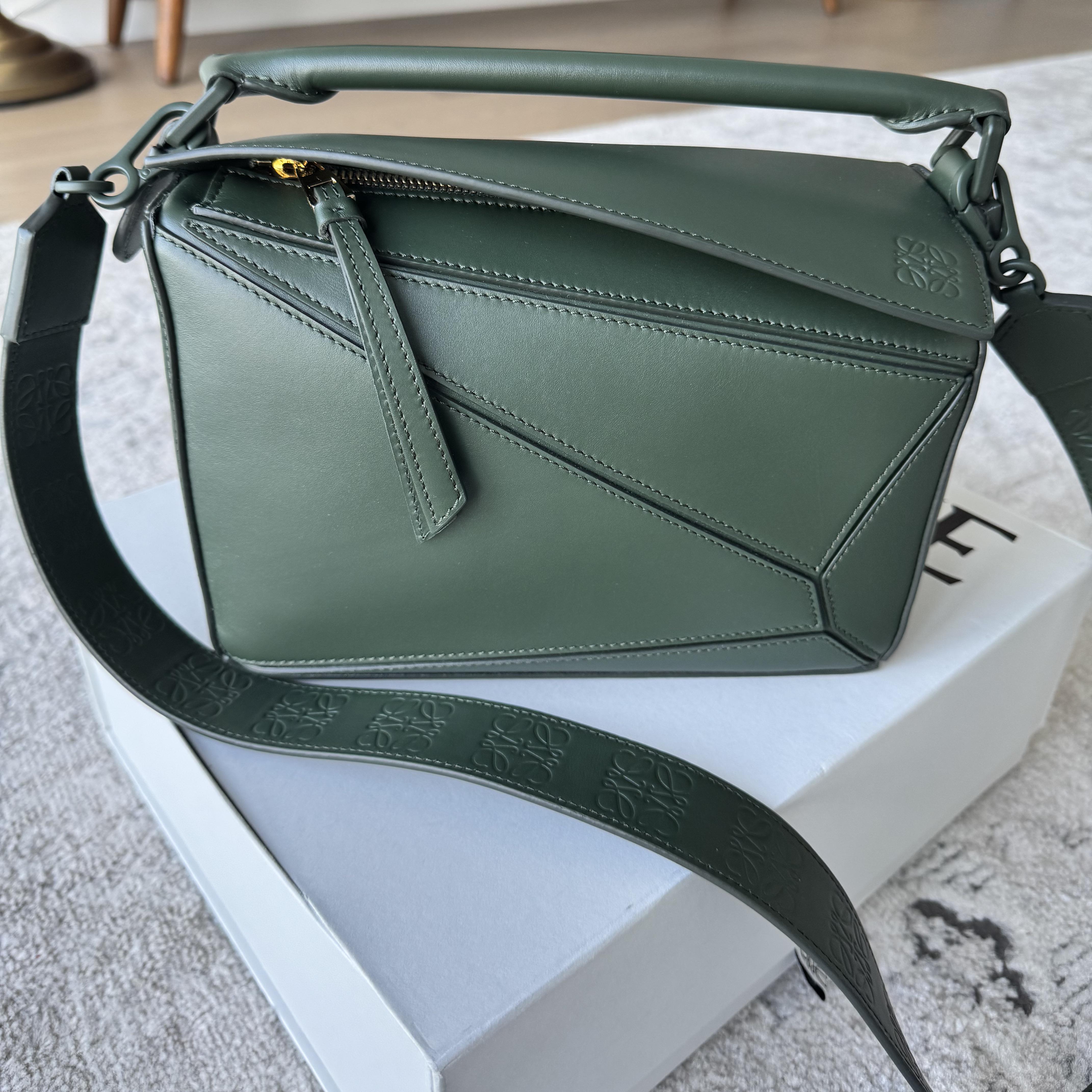 Loewe Puzzle small - bottle green? : r/handbags
