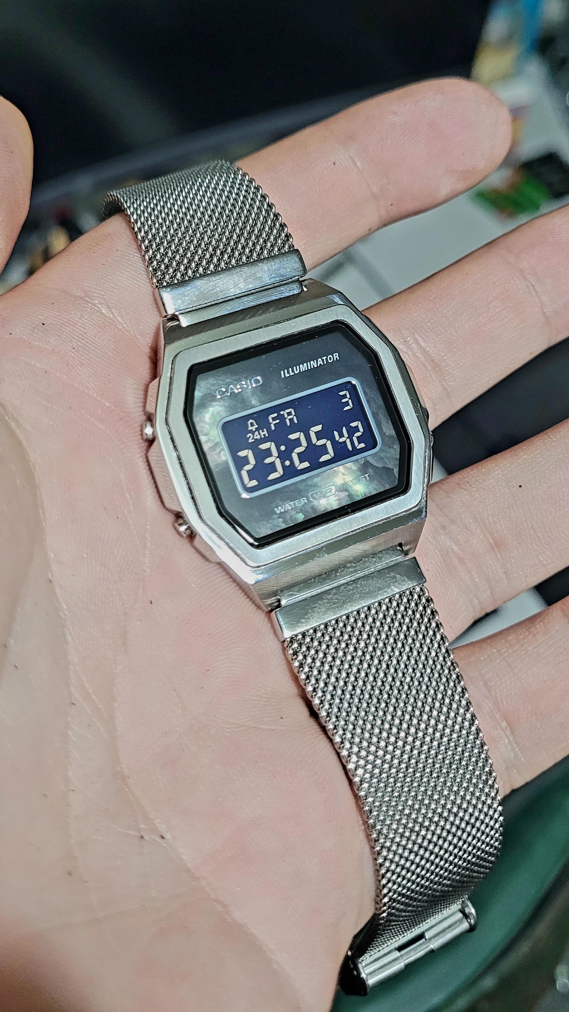 A1000M-1B The negative display is the dimmest ive ever seen, but