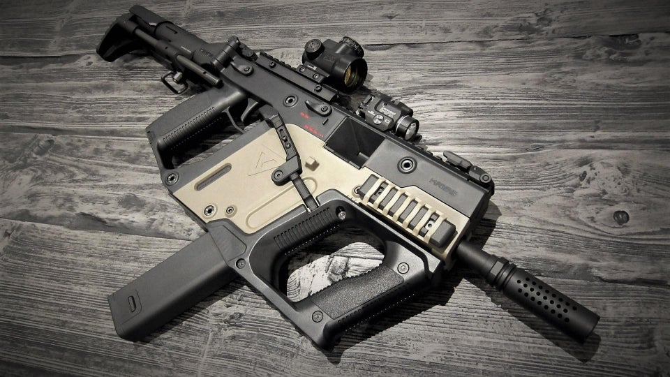 このエアソフト用のフロントグリップって、実物のクリスベクターにも