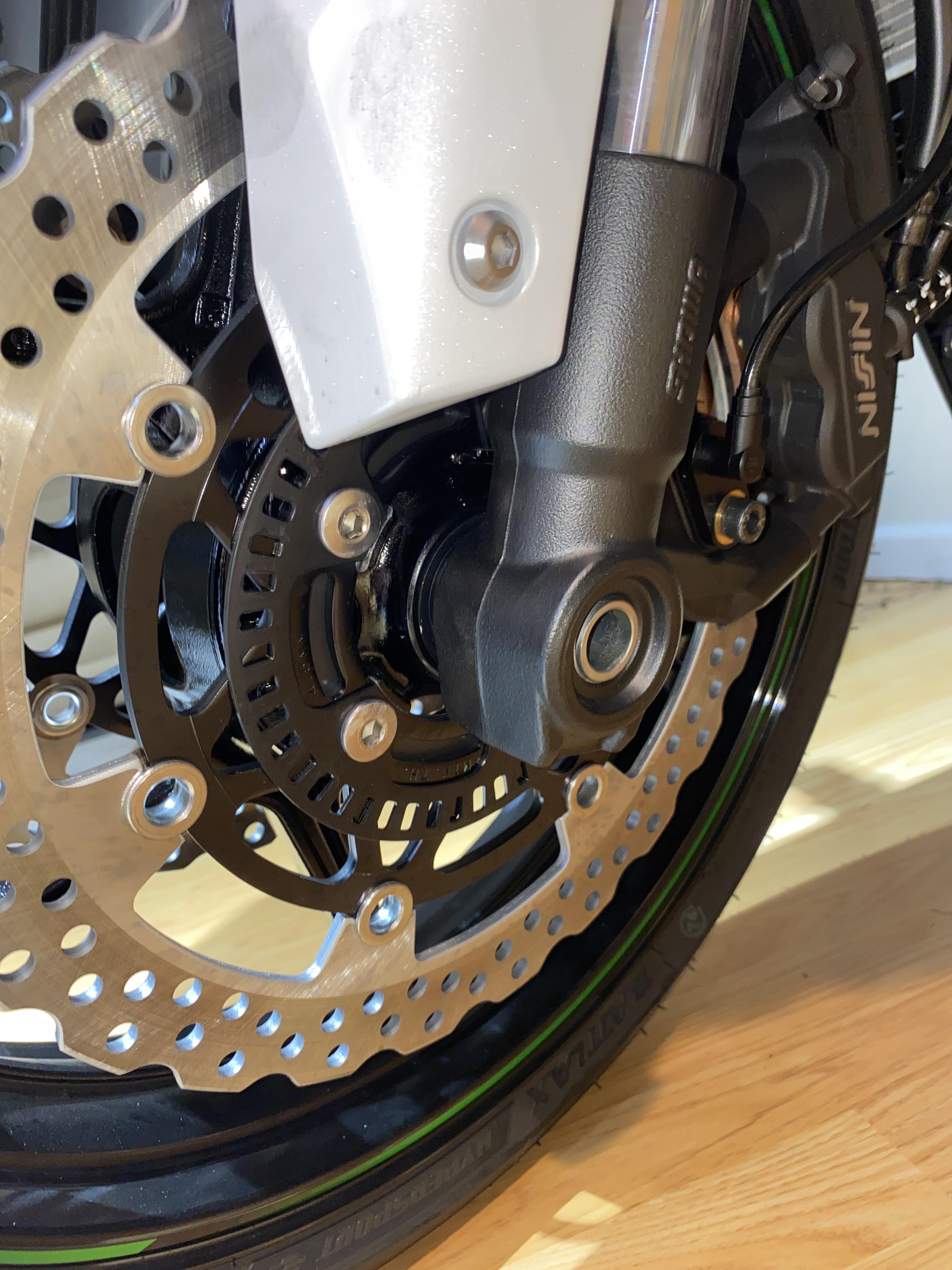 ABSなしモデルのZX6RはABSリングはついてるけど、ABSはついてないって