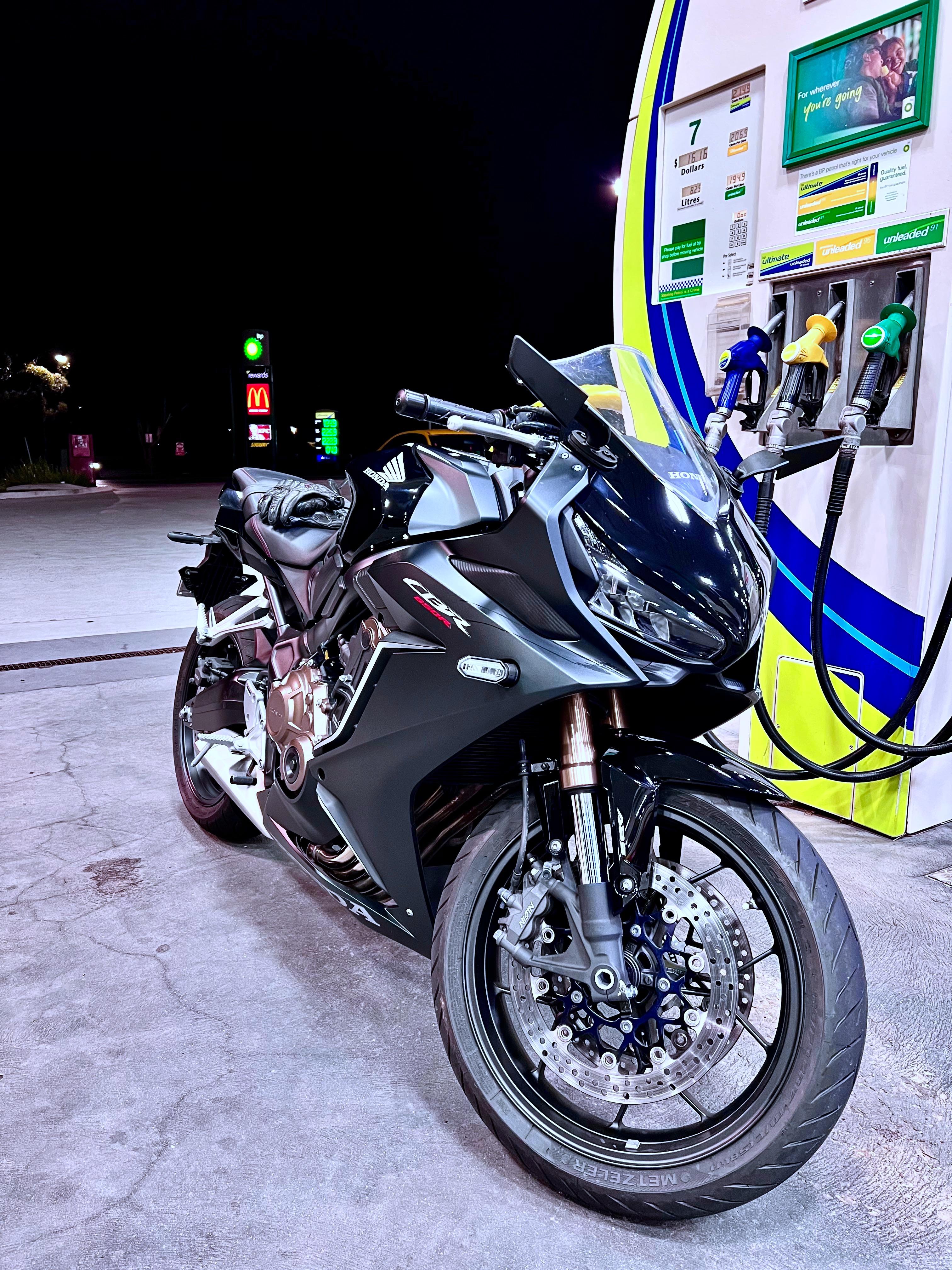 2台目のバイク、初めてのホンダ。2021年式のCBR650R。マジで惚れた