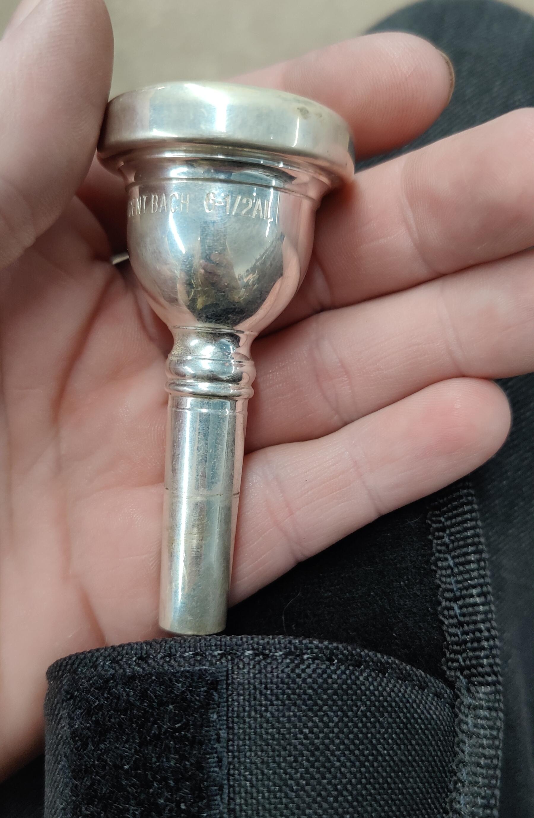 リサイクルショップでVincent Bach 6-1/2alのマウスピースを2つ見つけ