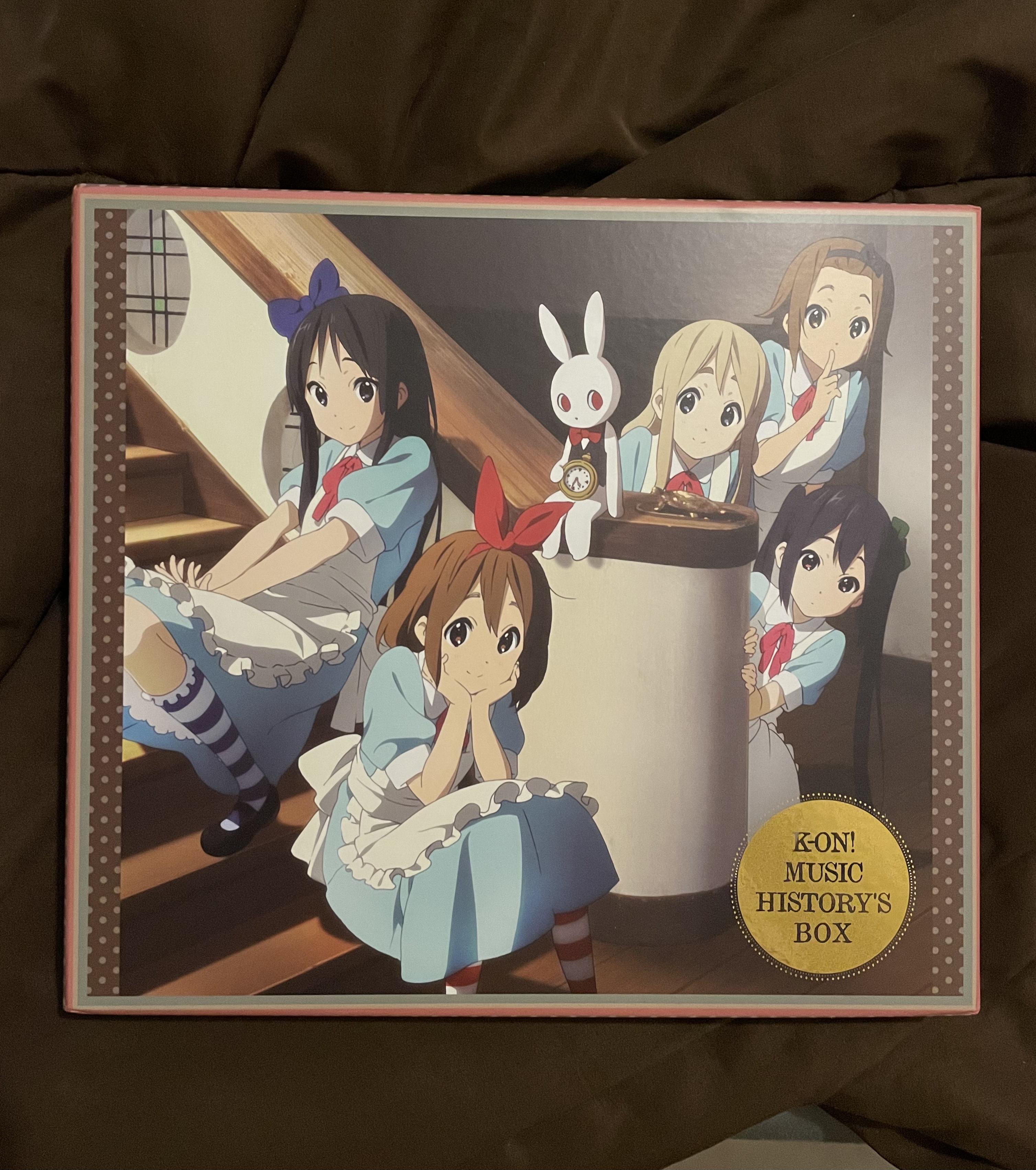 I recently got the K-ON! Music History's Box. It's pretty awesome