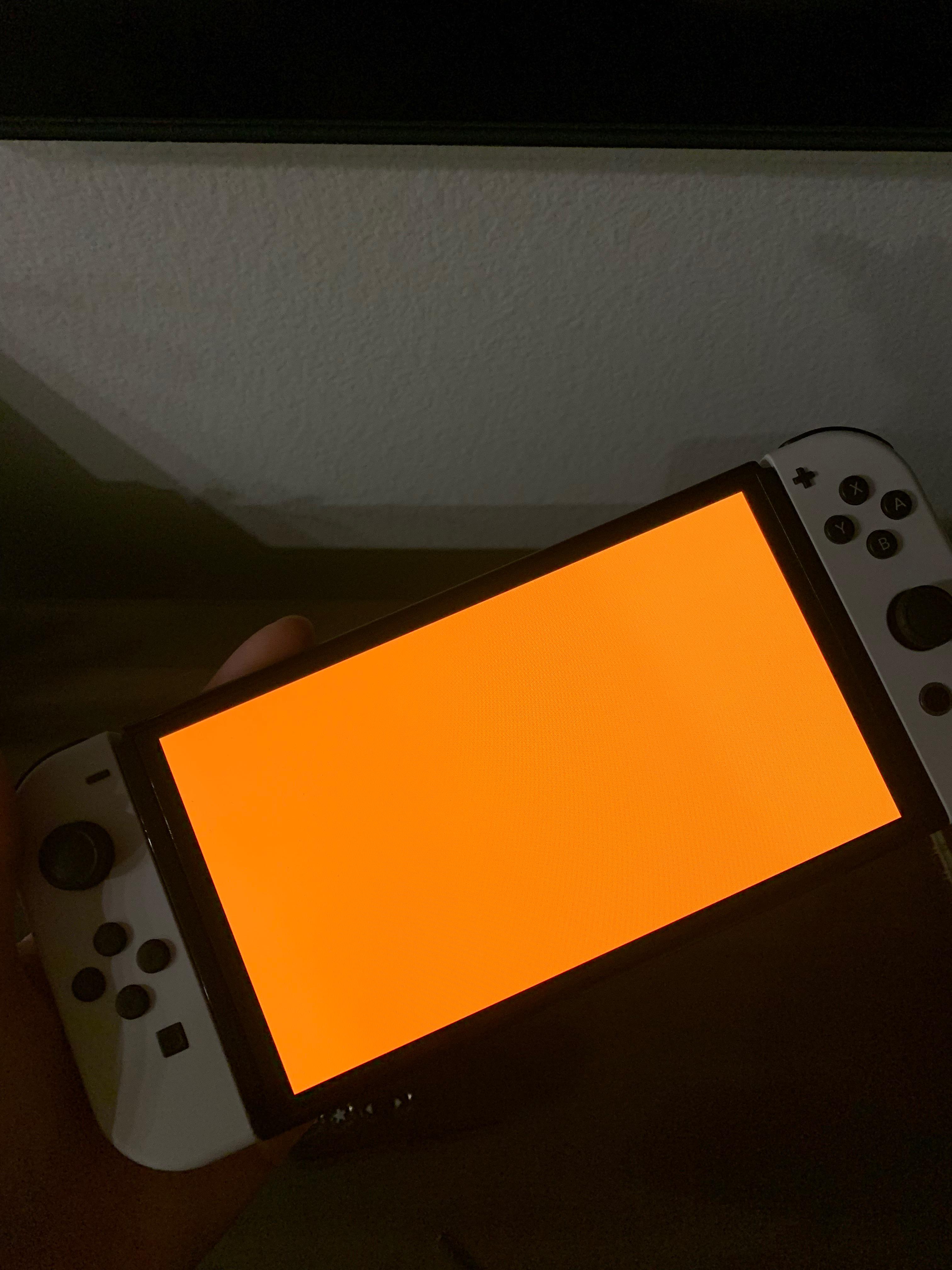 2回目なんだけど、Switch OLEDがドックに繋いだままオレンジ色の画面で
