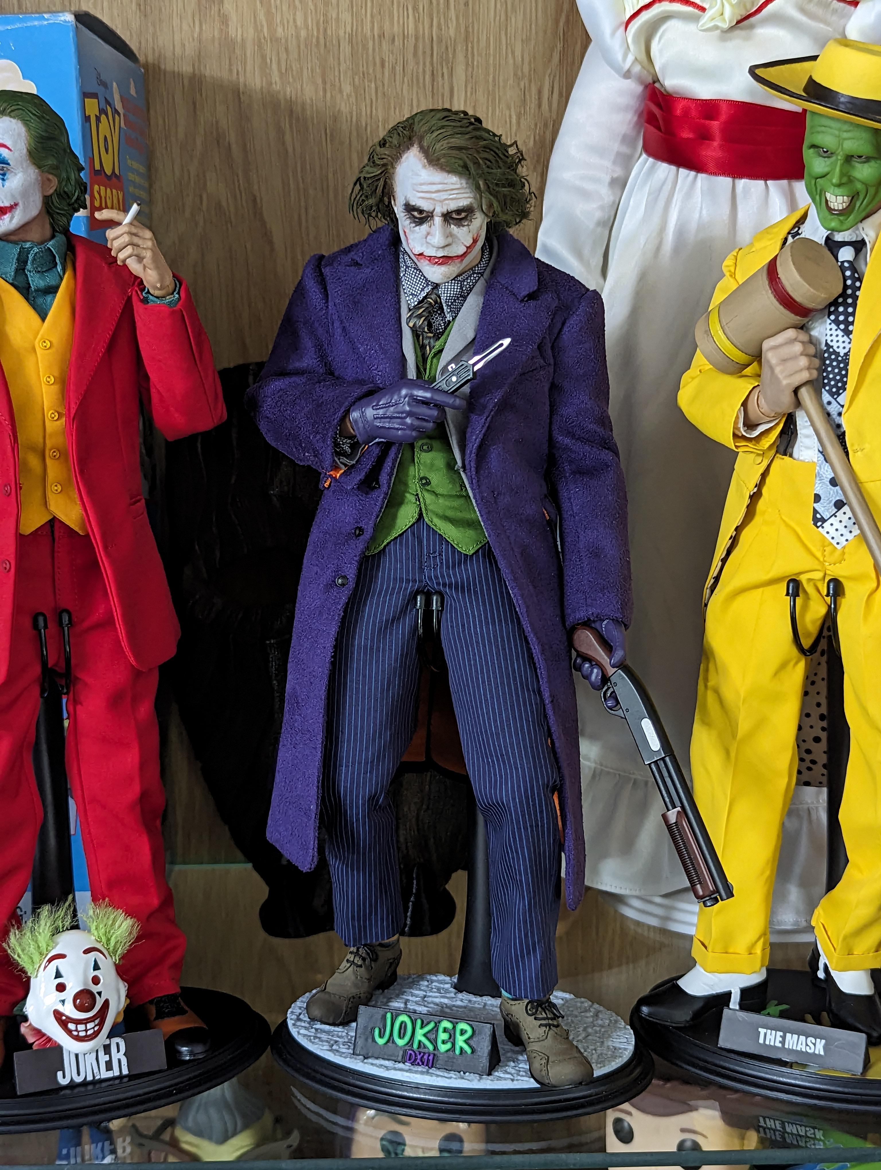 初めてのHot Toysフィギュアを手に入れたんだ、DX11 2.0のジョーカー