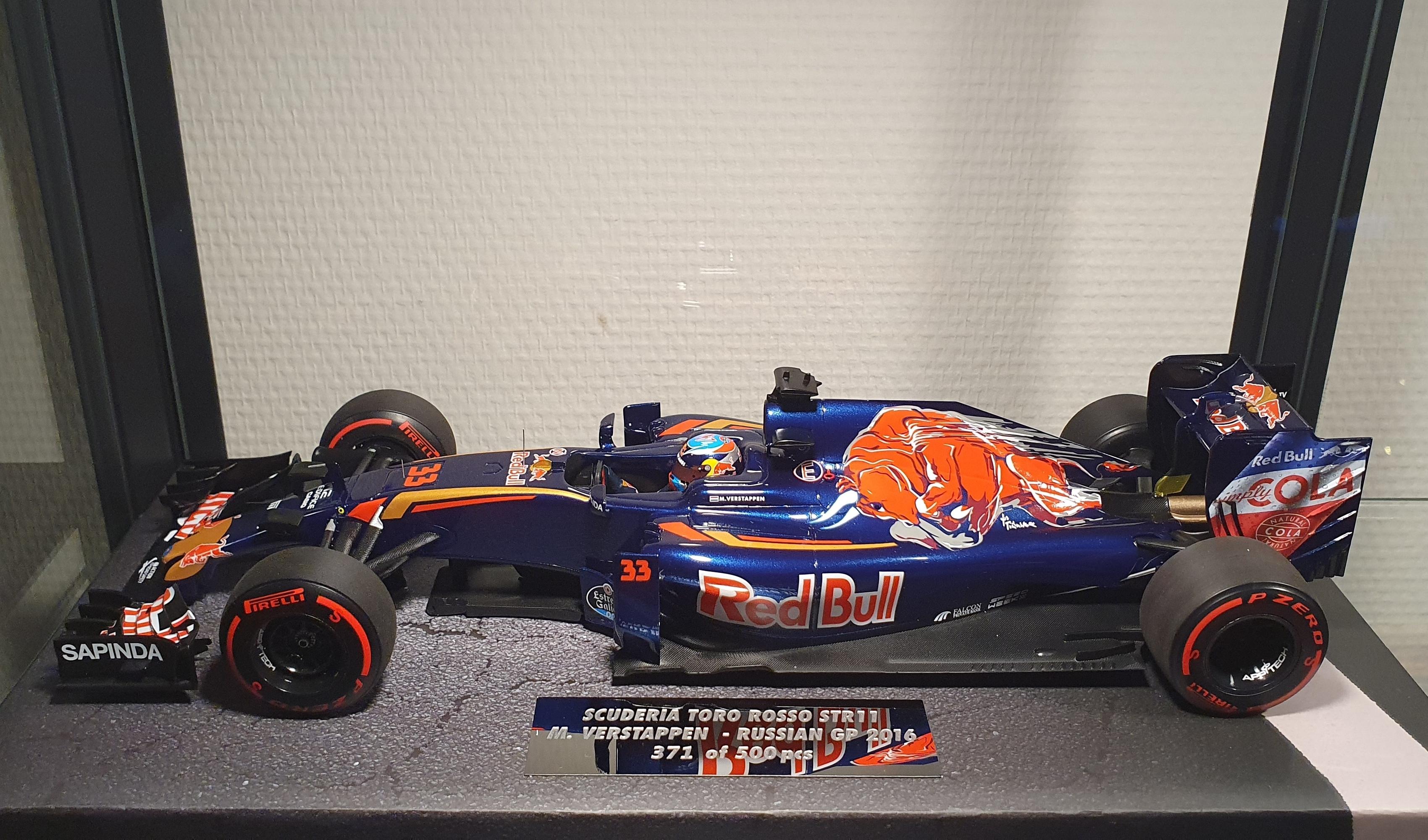 2016 Scuderia Toro Rosso STR11 - Max Verstappen - 1:18 MiniChamps