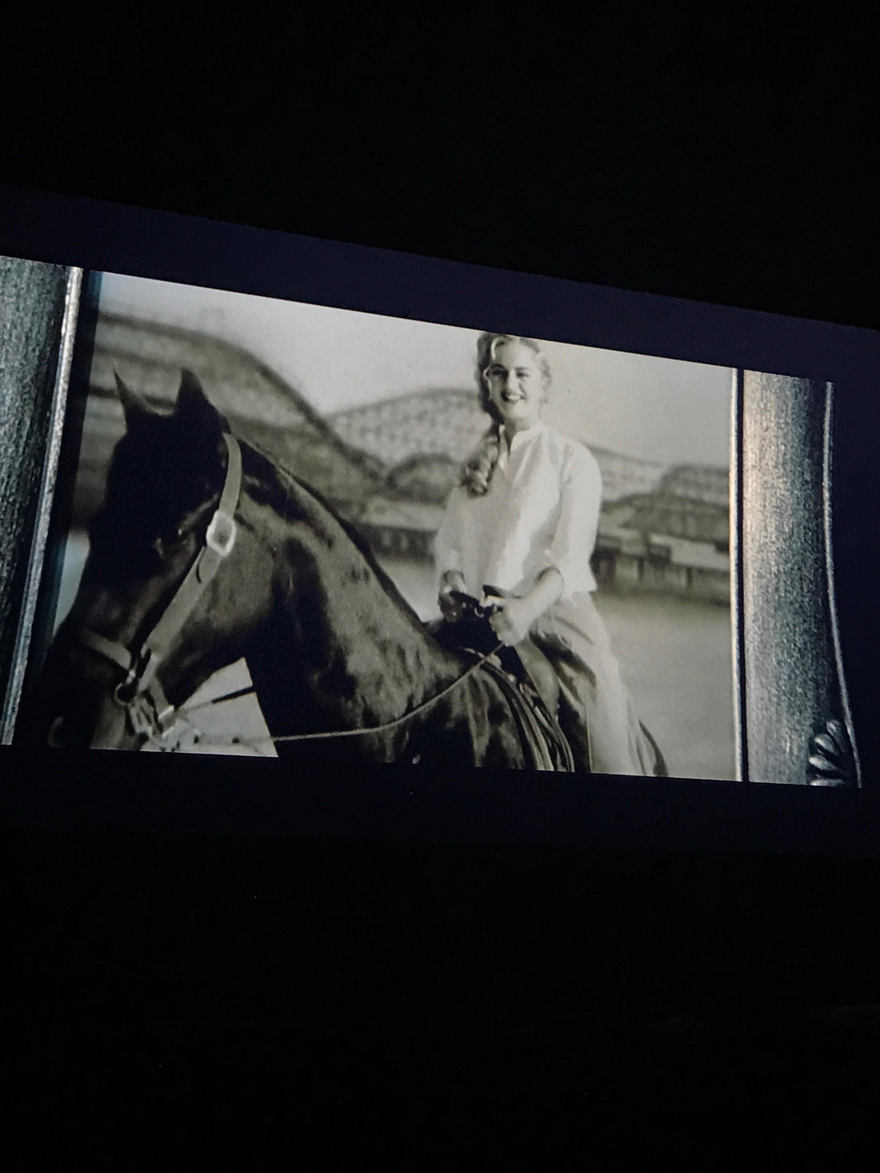 タイタニック」の最後に、ローズの写真が映し出されるシーンで、ローズ