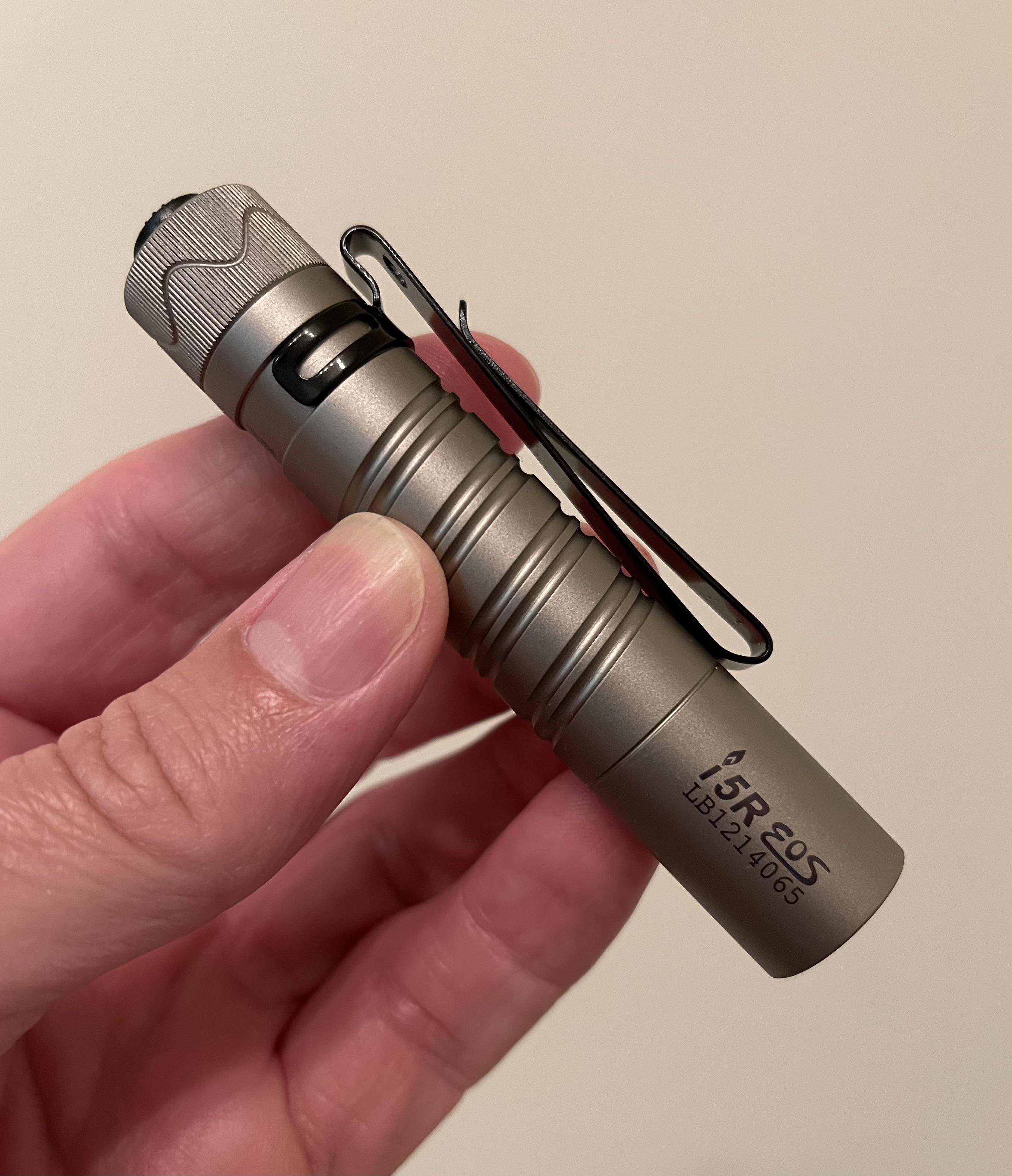 ダーリンがサプライズで、このチタン製のOlight I5R EOSをプレゼントし