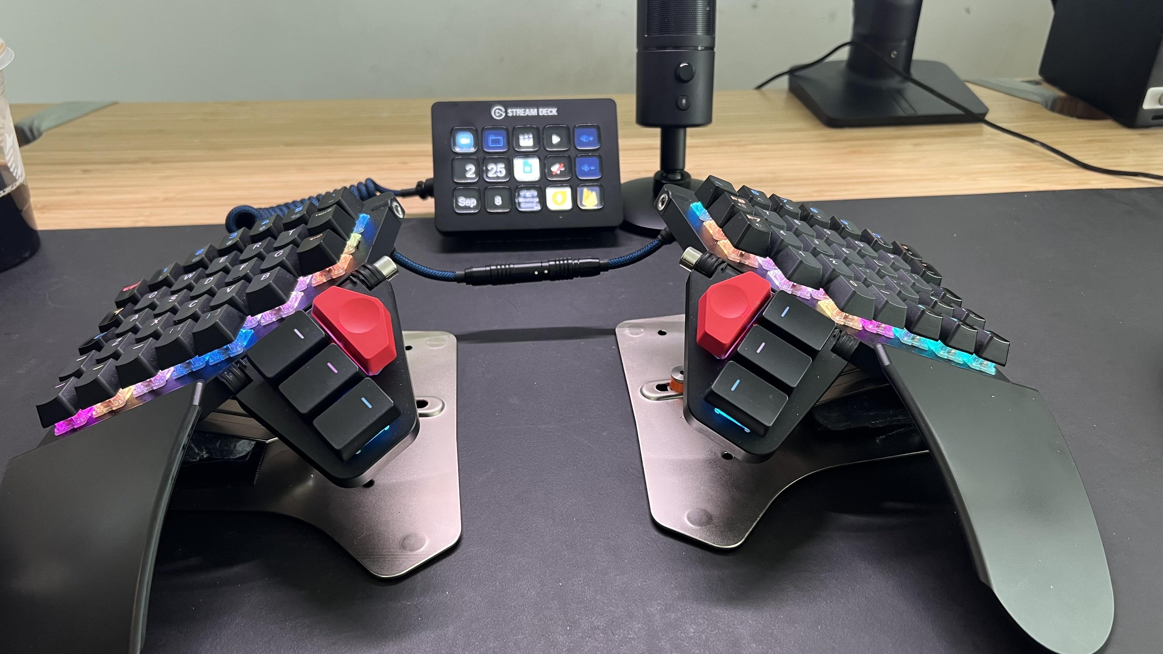 The new Platform kit for moonlander is absolutely incredible! : r/olkb