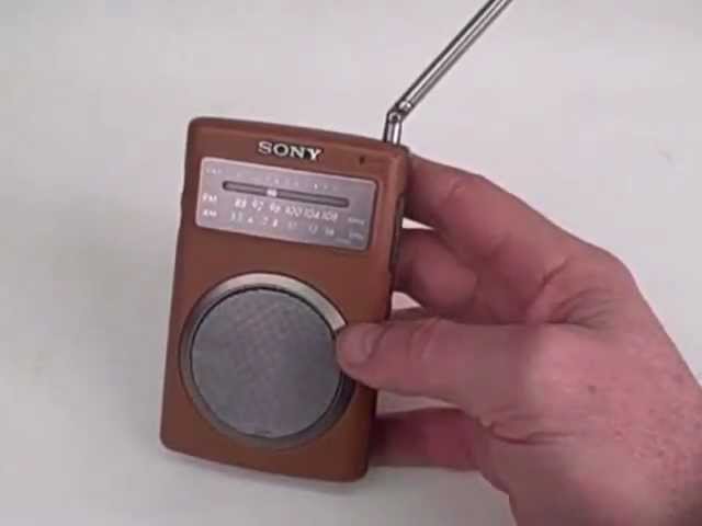 SONY ICF TR-40 ANNIVERSARY EDITION FROM 1995 - YouTube